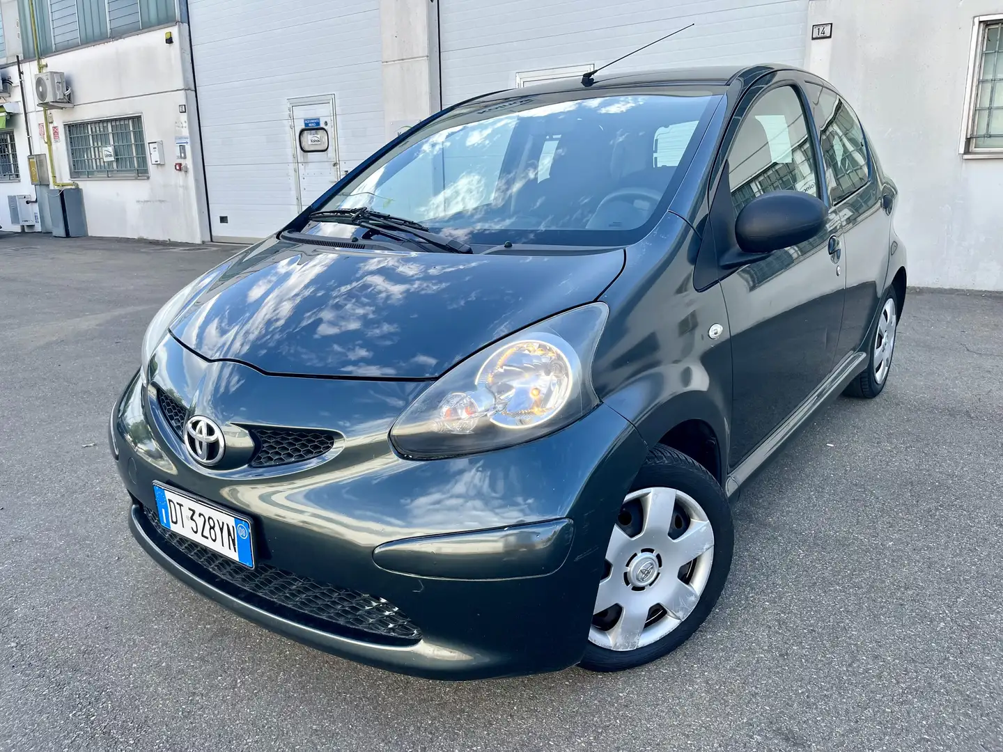 Toyota Aygo 5p 1.0 benzina per neopatentati - 1