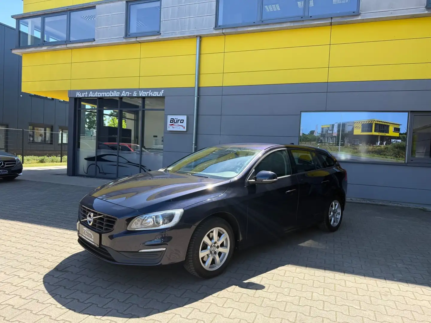 Volvo V60 Kombi Linje Business NAVI/SHZ/KLIMAA/EURO6* Bleu - 1