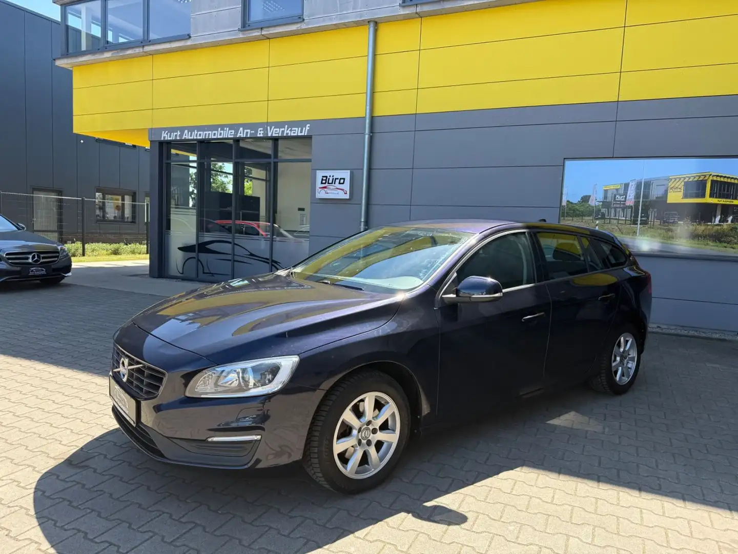 Volvo V60 Kombi Linje Business NAVI/SHZ/KLIMAA/EURO6* Bleu - 2