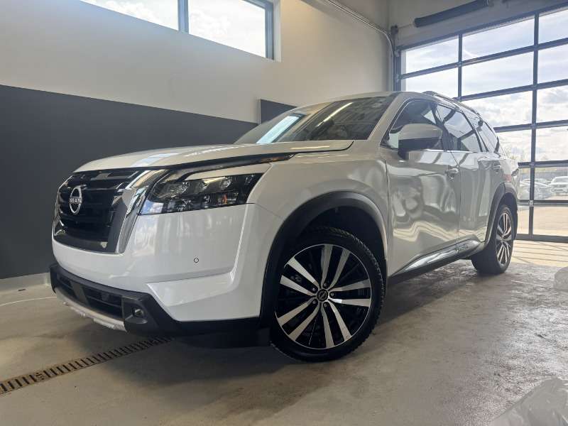 2025 Nissan Pathfinder Platinum Ready to register in AB or SK