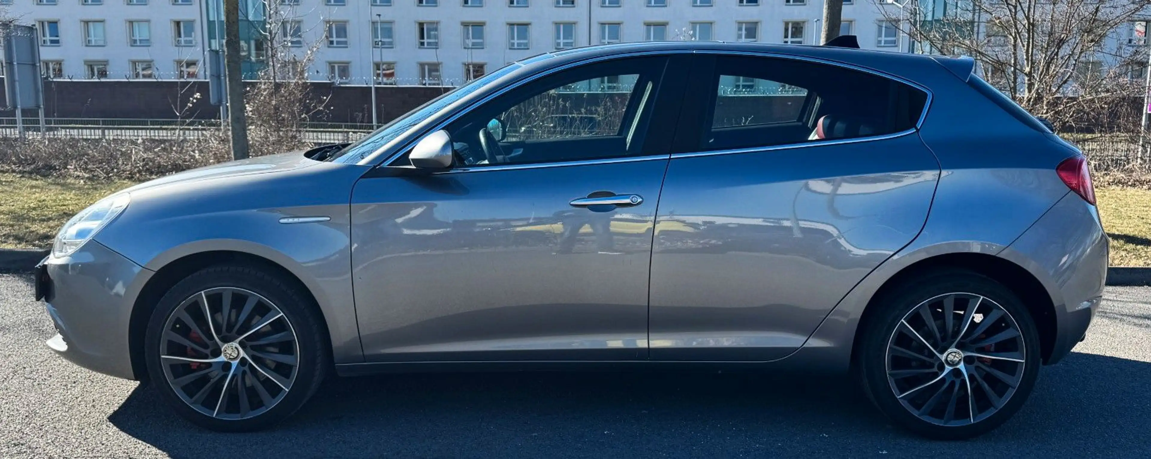 Alfa Romeo Giulietta Turismo+ Automatik + — photo 3
