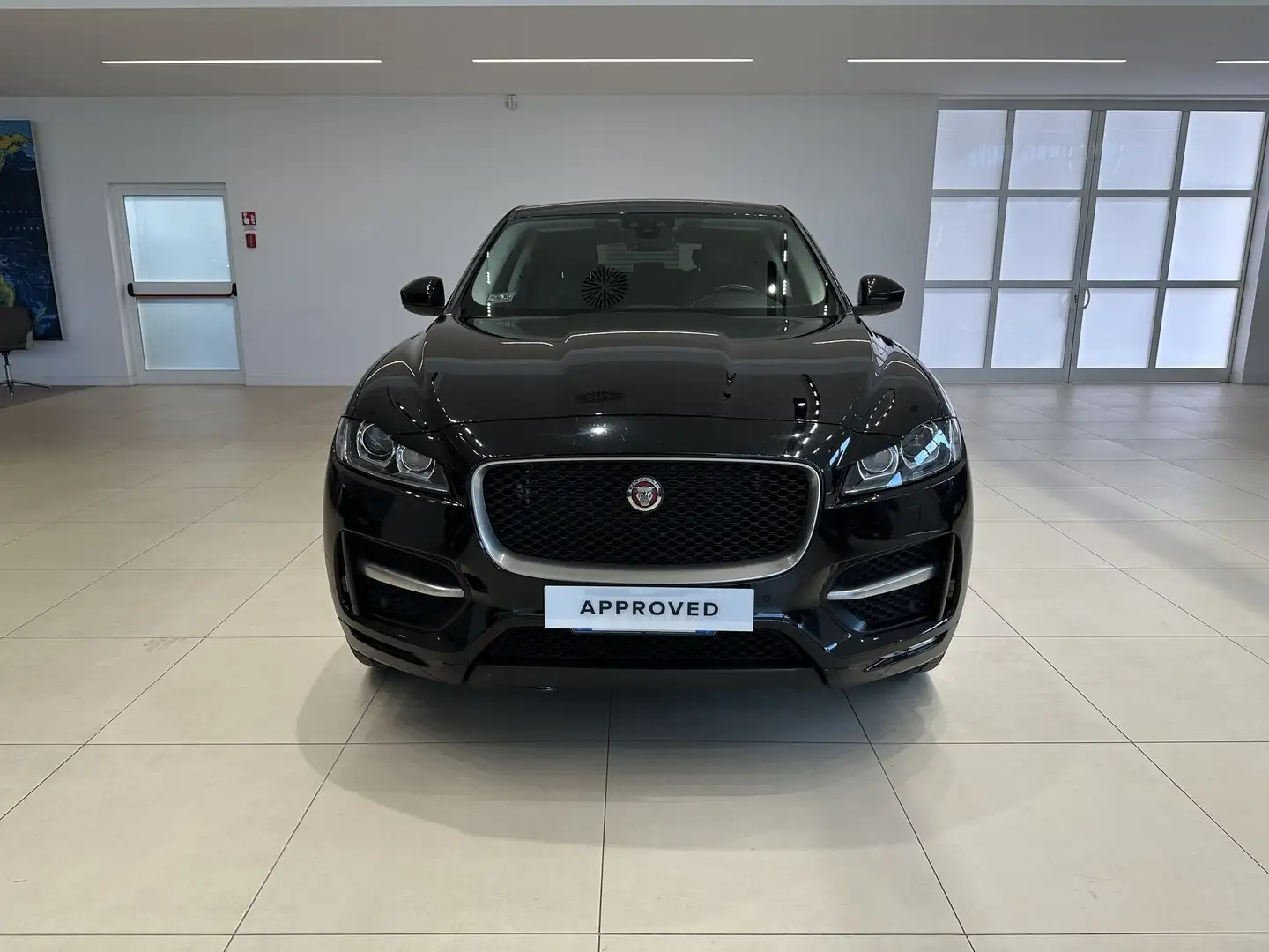 Jaguar F-Pace 2.0 D 180 CV AWD aut. R-Sport Nero - 2