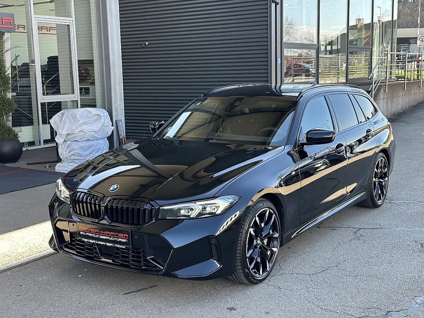 BMW 330 i xDrive Touring M-Paket Aut. FACELIFT Noir - 1