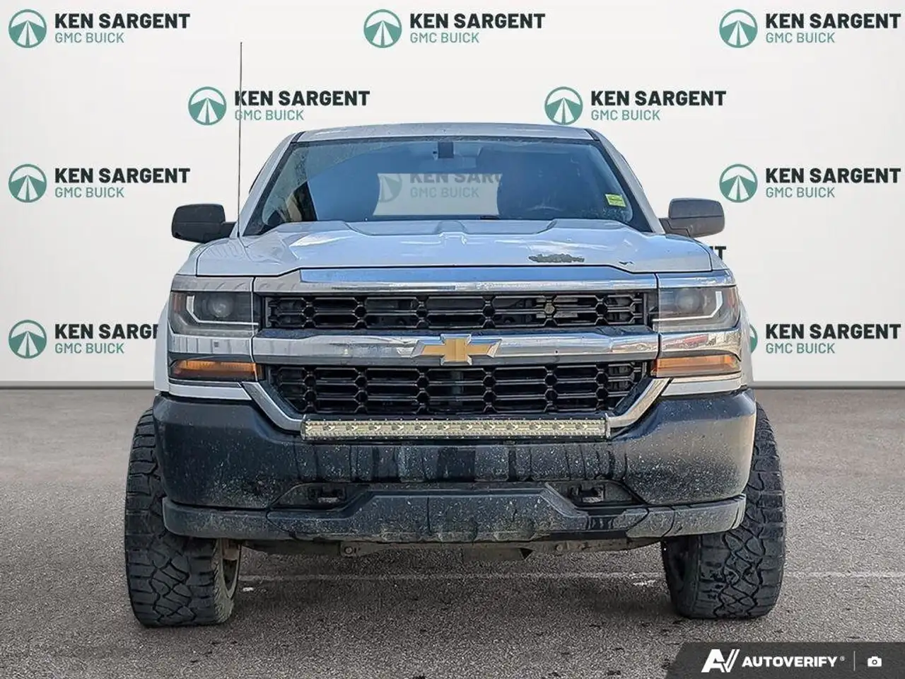 Chevrolet Silverado 1500 снимка Chevrolet Silverado 1500