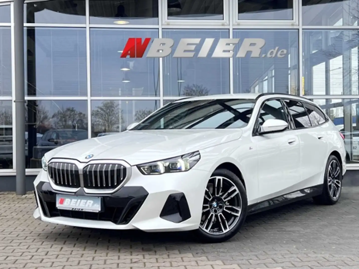 BMW 520 d M Sport AHK DrivinPlus Sitzlüft. Standheizung Weiß - 1