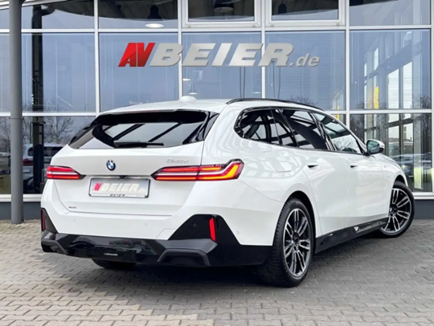 BMW 520 d M Sport AHK DrivinPlus Sitzlüft. Standheizung Weiß - 2