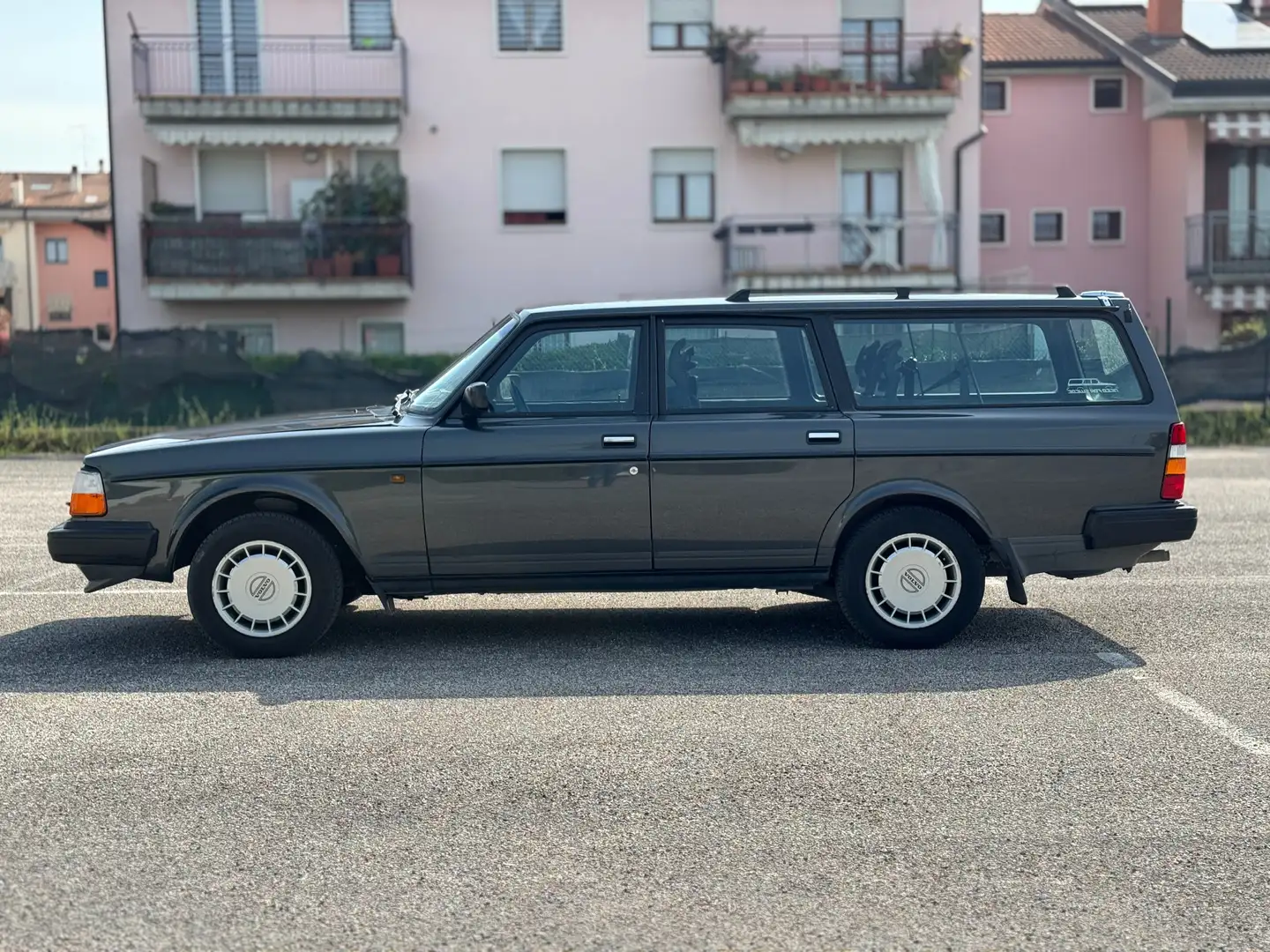 Volvo Polar 240 GPL Grau - 2