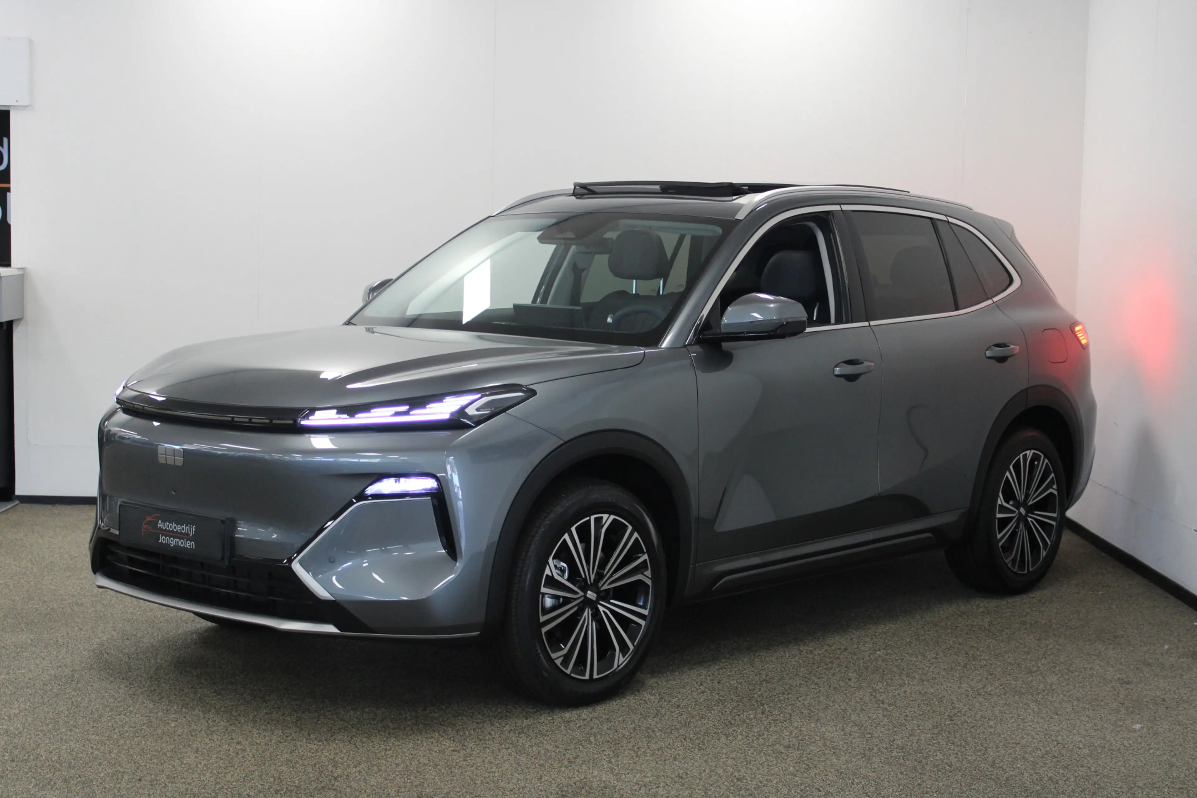 Geely Starray EM-i 1.5 Max+ — photo 30