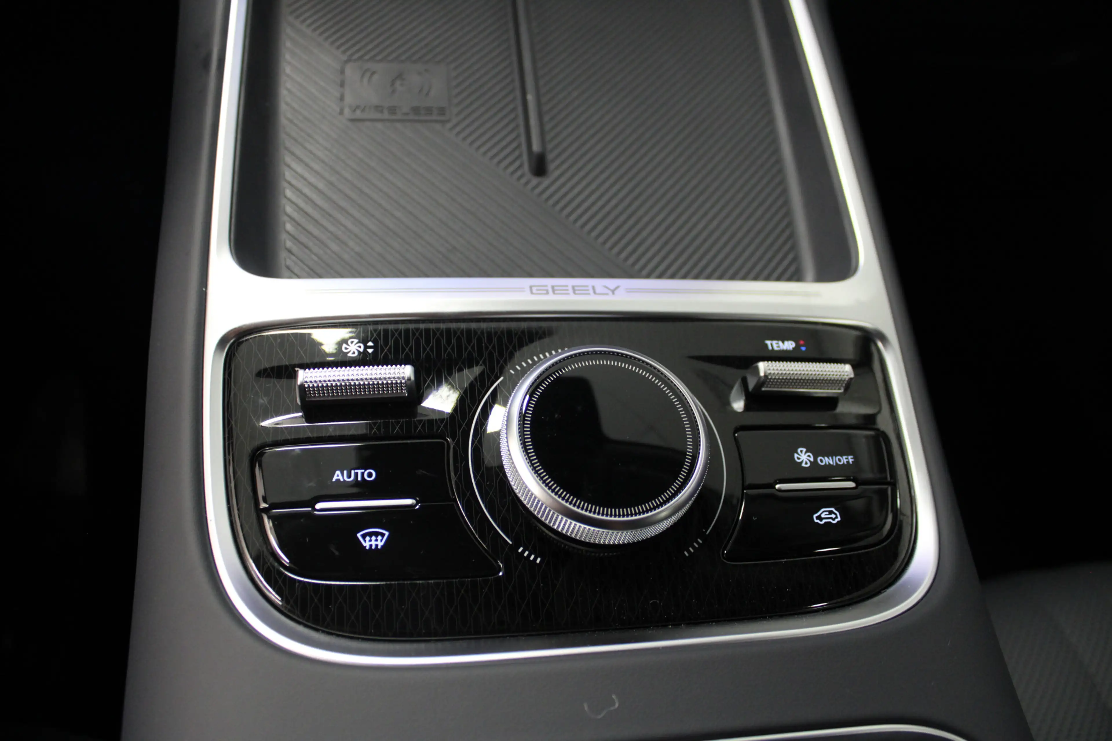 Geely Starray EM-i 1.5 Max+ — photo 24