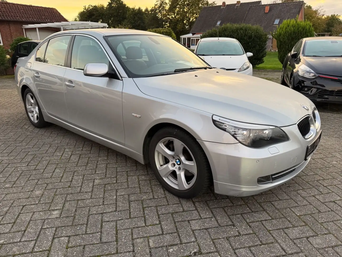 BMW 523 i Advantage Paket*1.Hd.*Xenon*Navi*el. Sitze* Silber - 2