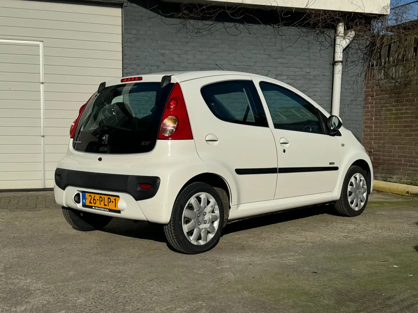 Peugeot 107 107 1.0-12V Millesim 200 White - 1