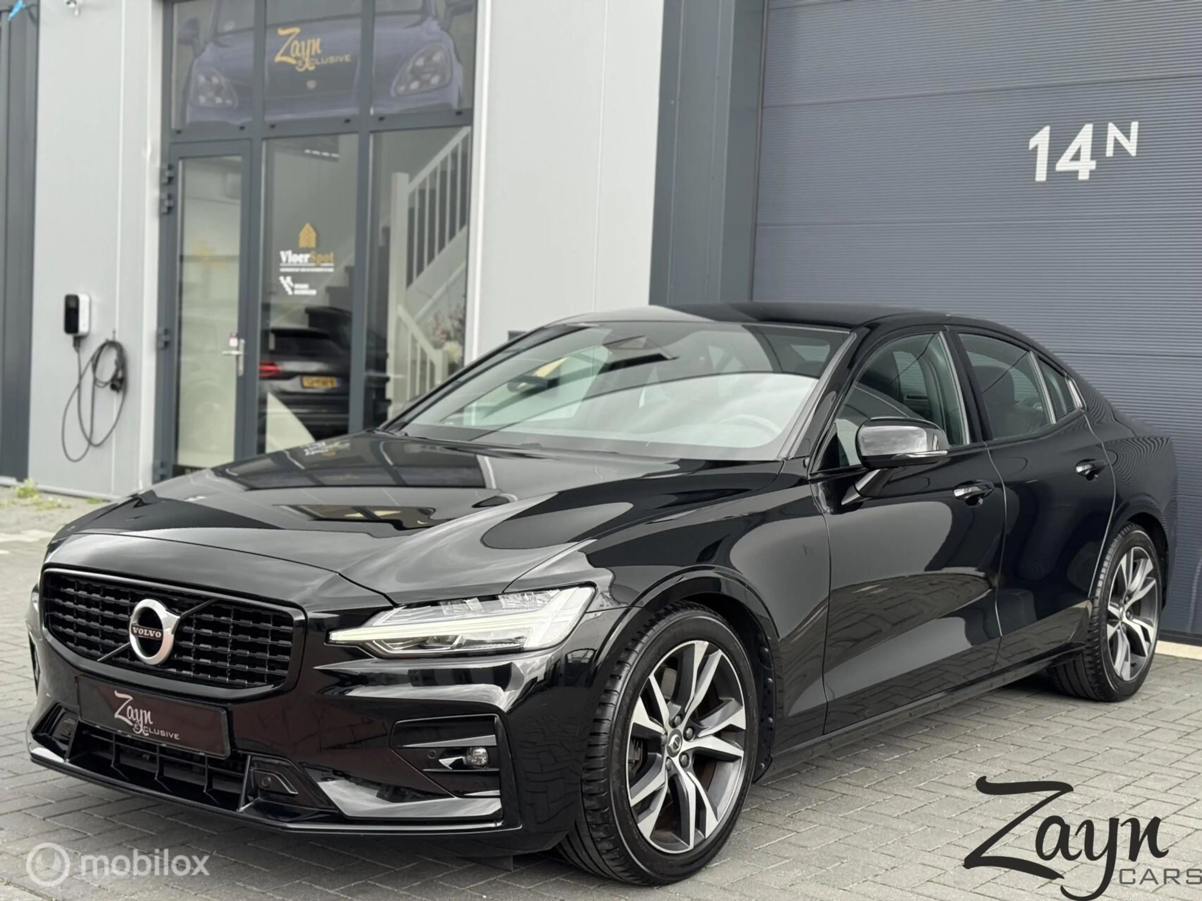 Volvo S60 2.0 B5 R-Design | 90DKM | Keyless | Camera |