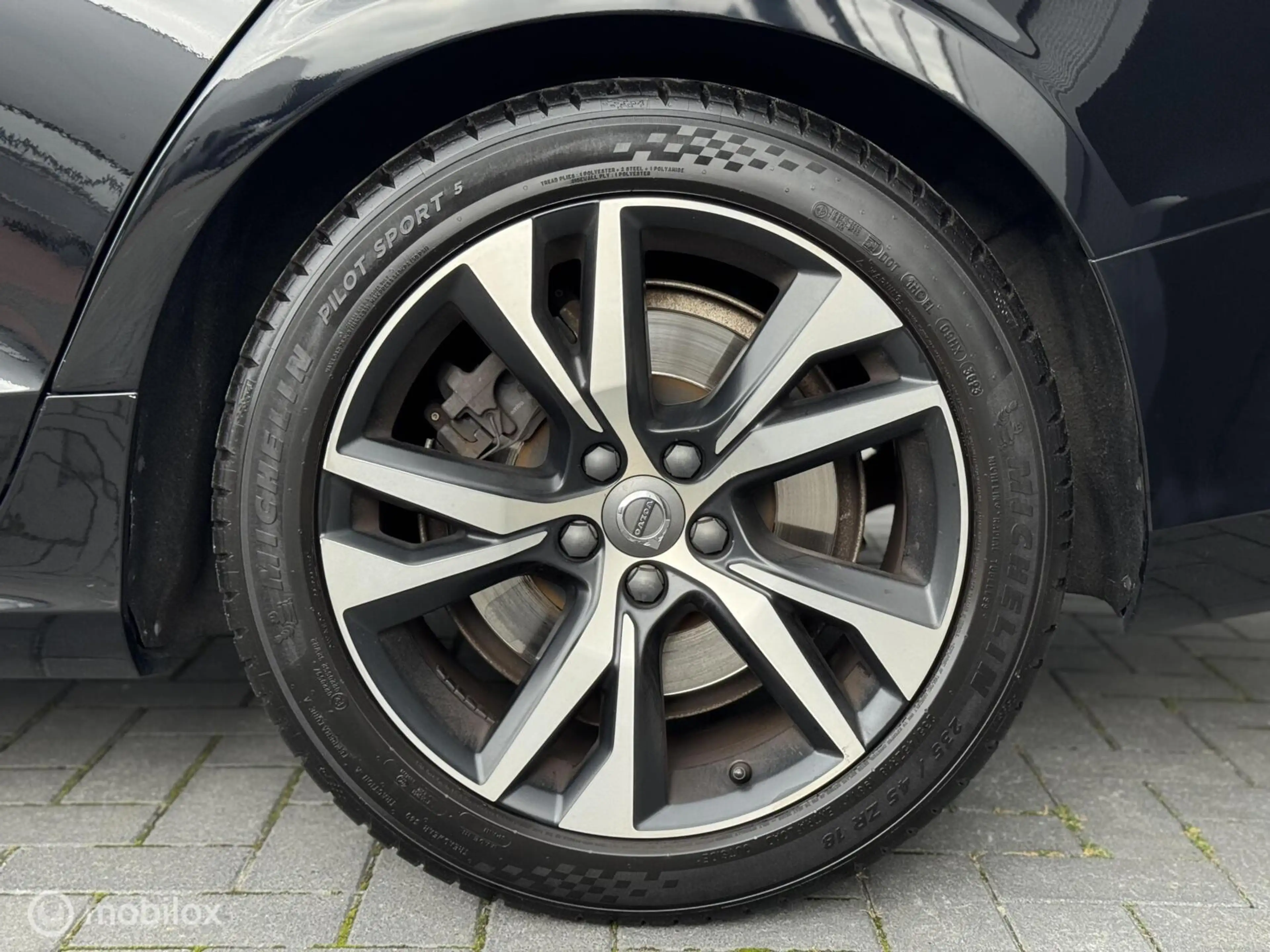 Volvo S60 2.0 B5 R-Design | 90DKM | Keyless | Camera | — photo 11