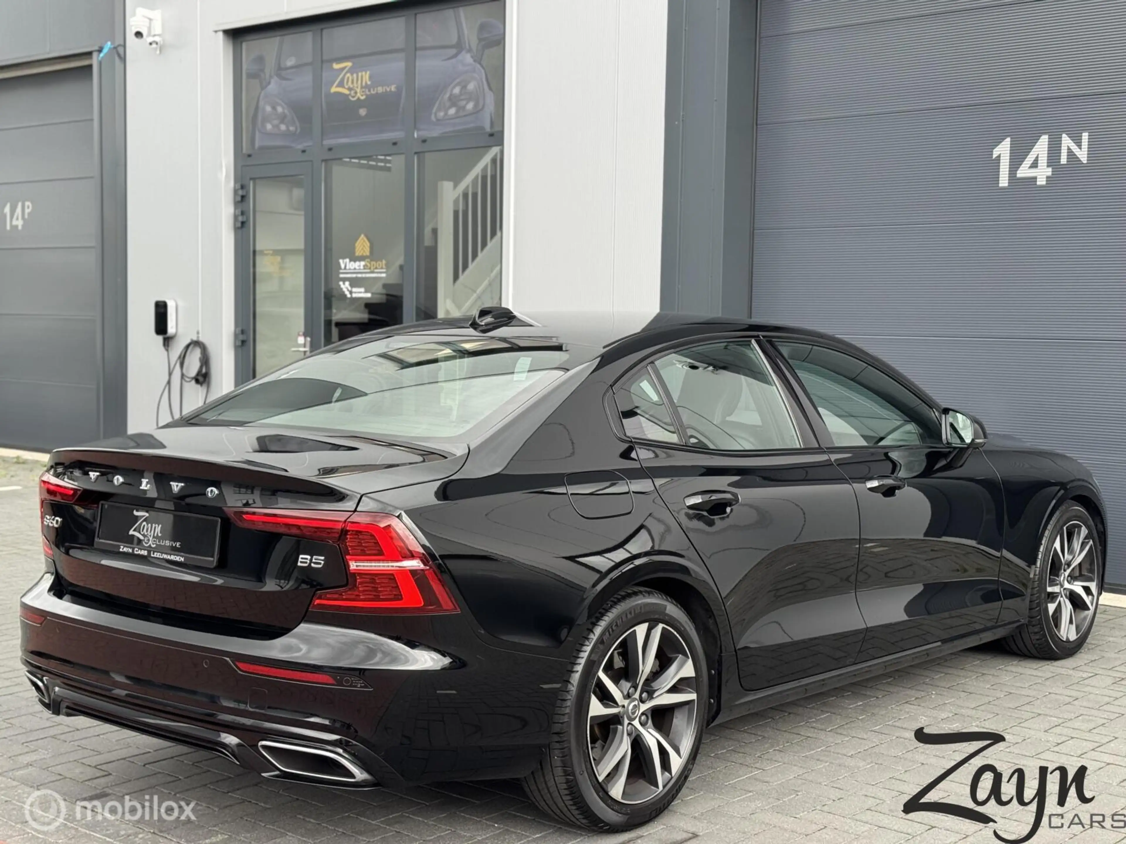 Volvo S60 2.0 B5 R-Design | 90DKM | Keyless | Camera | — photo 2