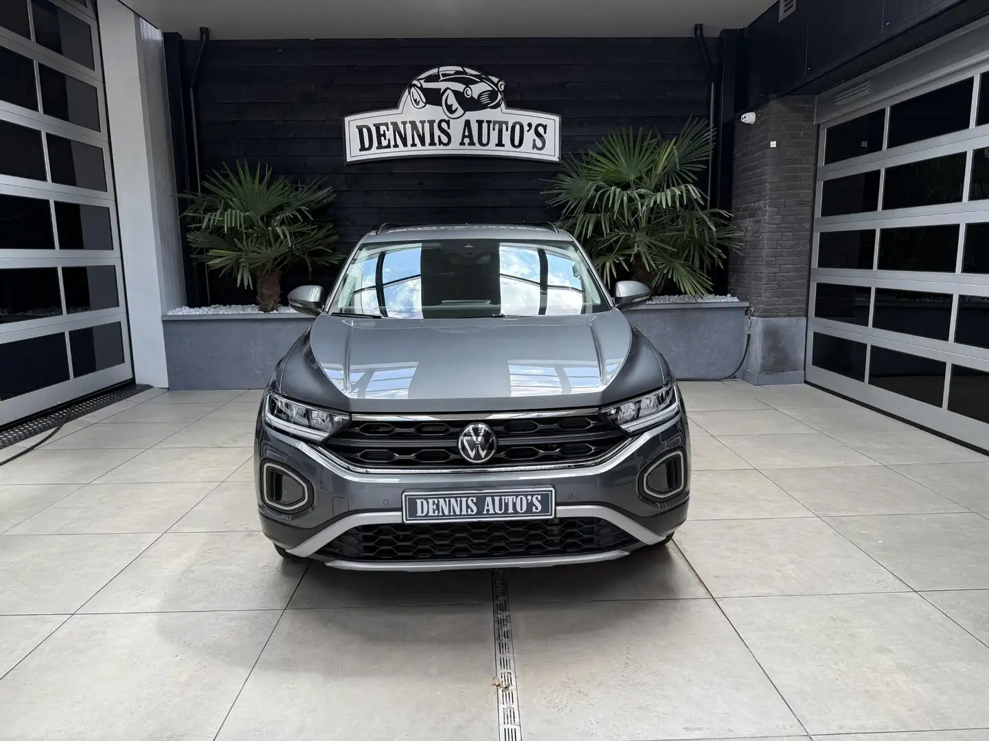 Volkswagen T-Roc 1.0 TSI Life Business Grijs - 2