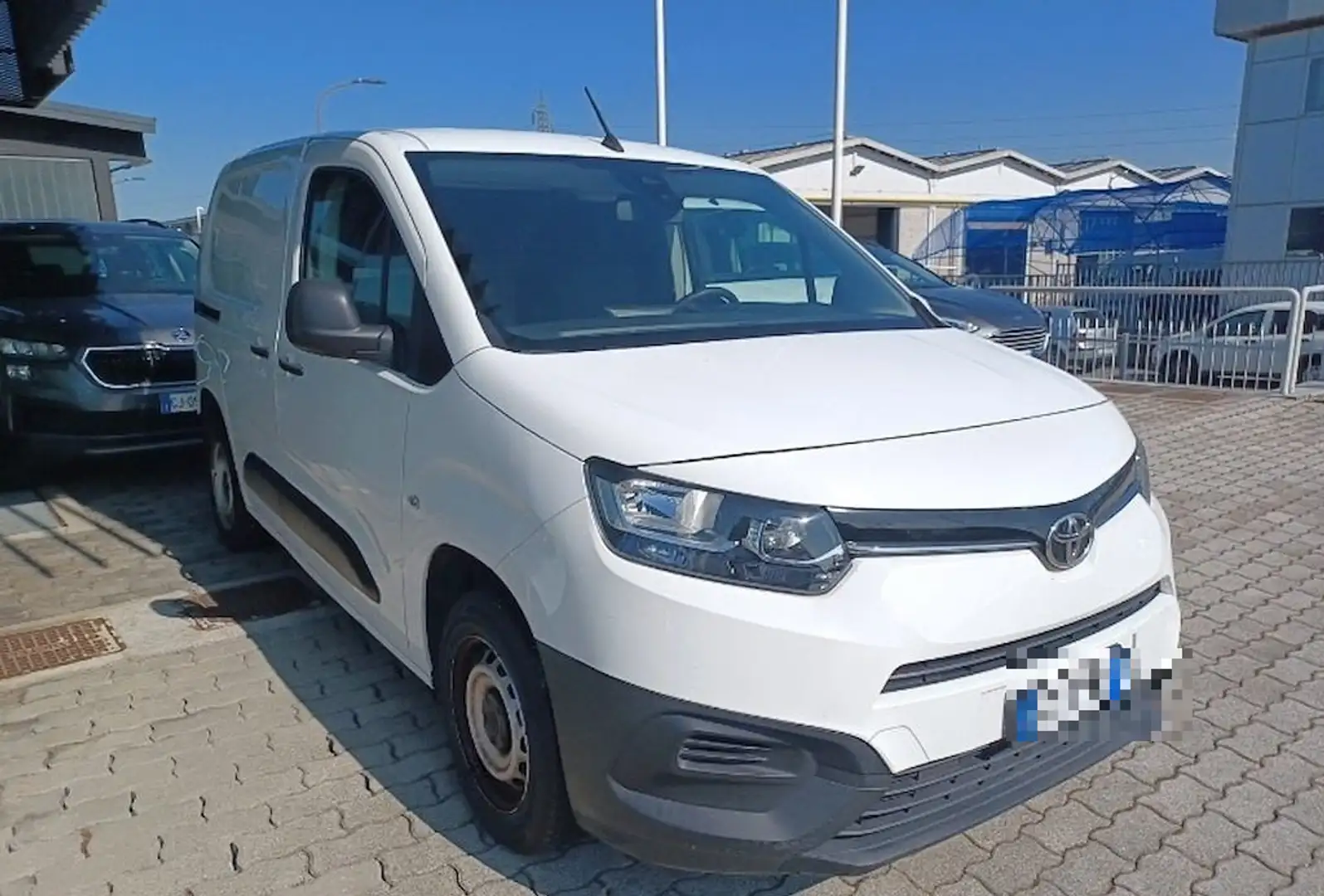 Toyota Proace 1.5D 100CV S&S PC-TN Furgone Active Bianco - 2