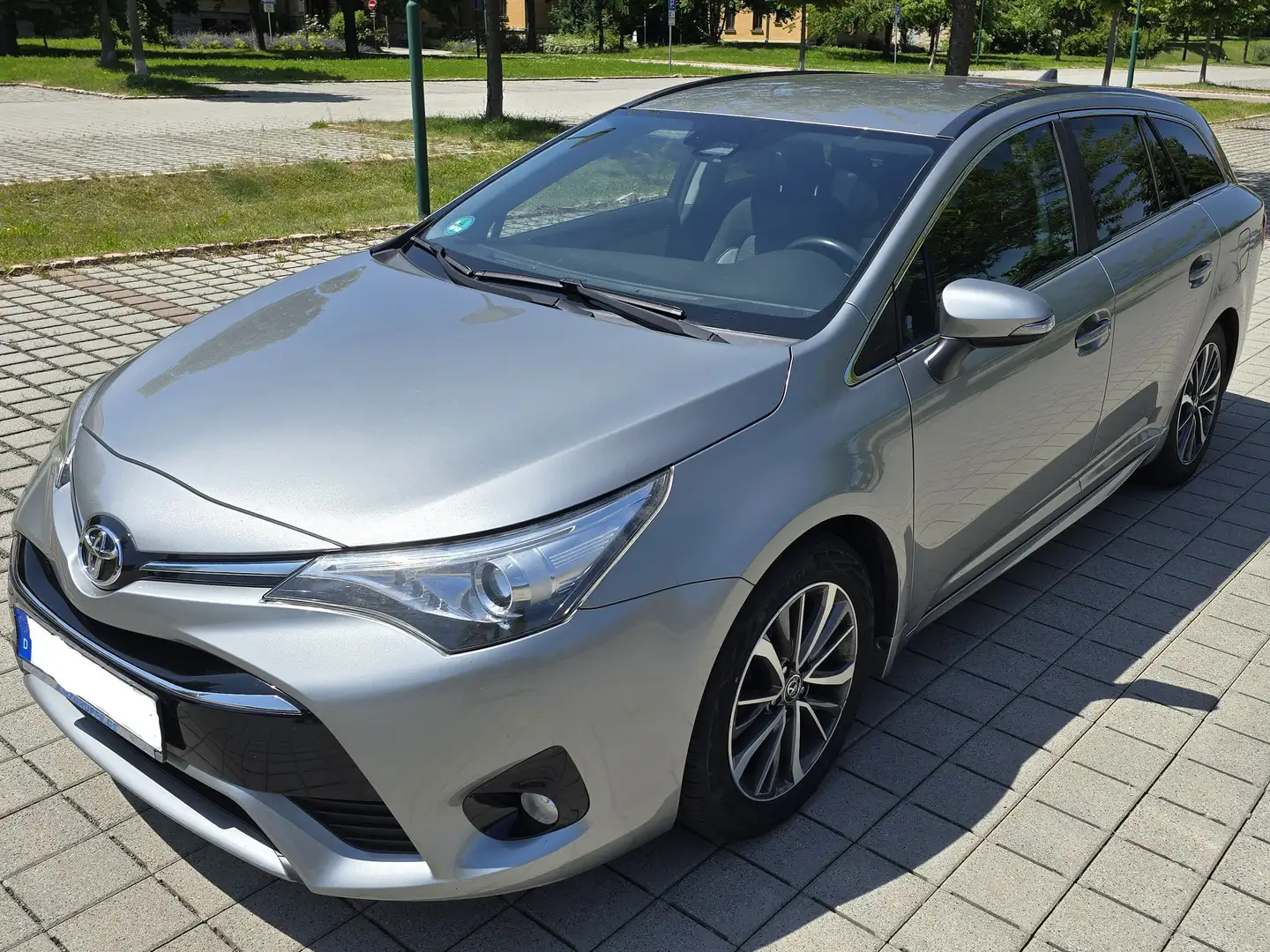 Toyota Avensis Avensis Touring Sports 1.8 Comfort Silber - 1
