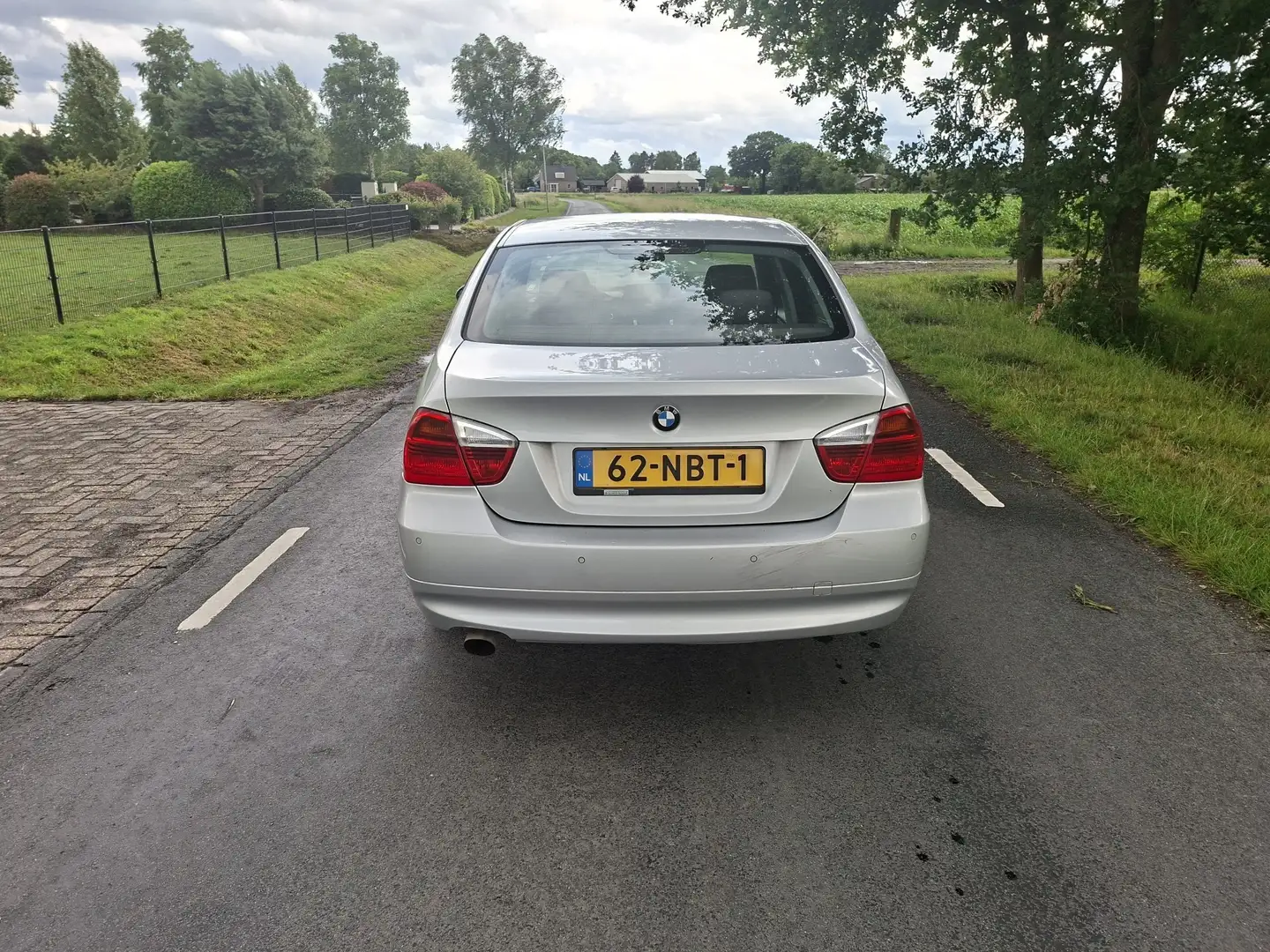 BMW 320 i Grijs - 2