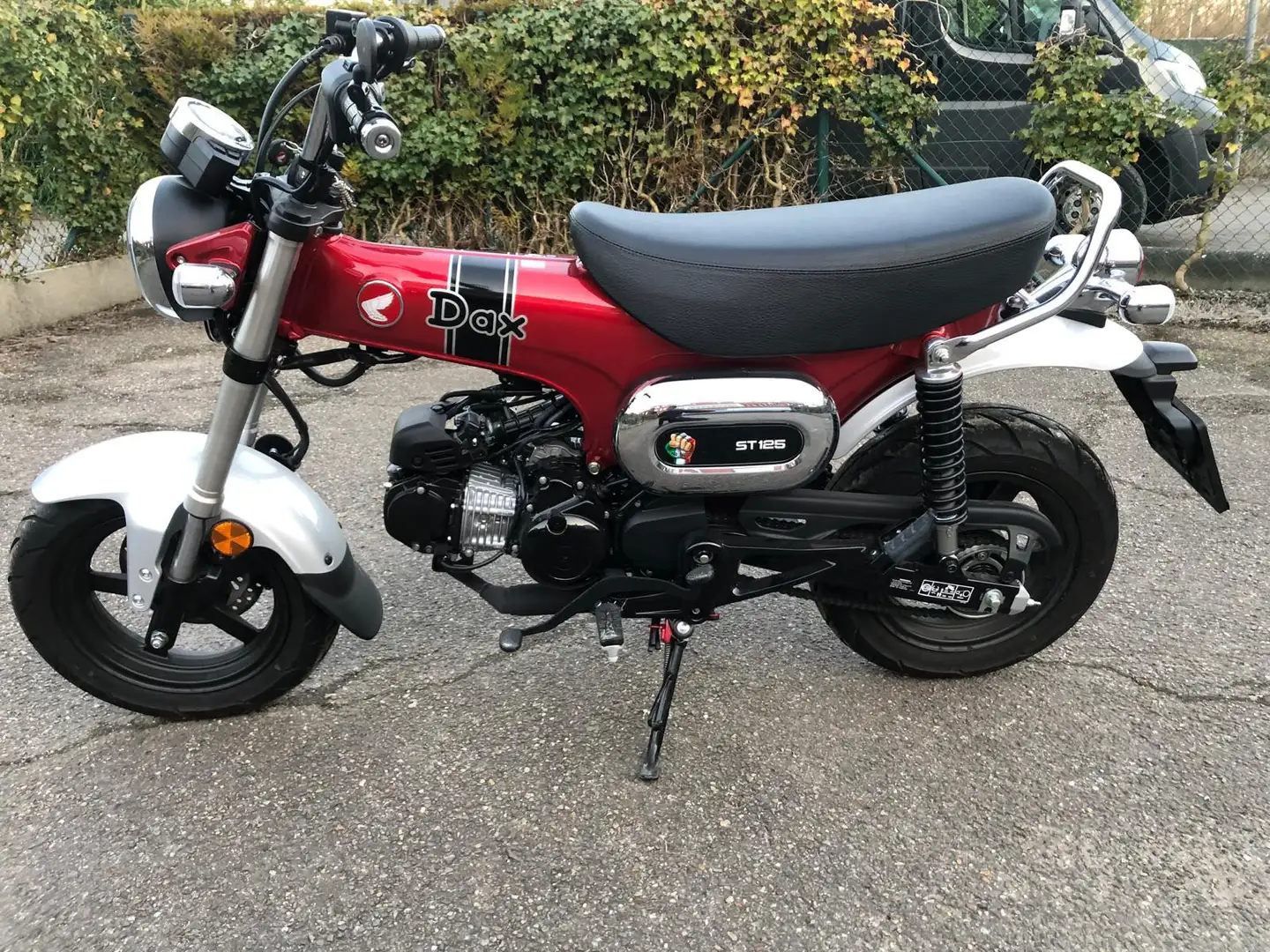 Honda DAX ST 125 Red - 1