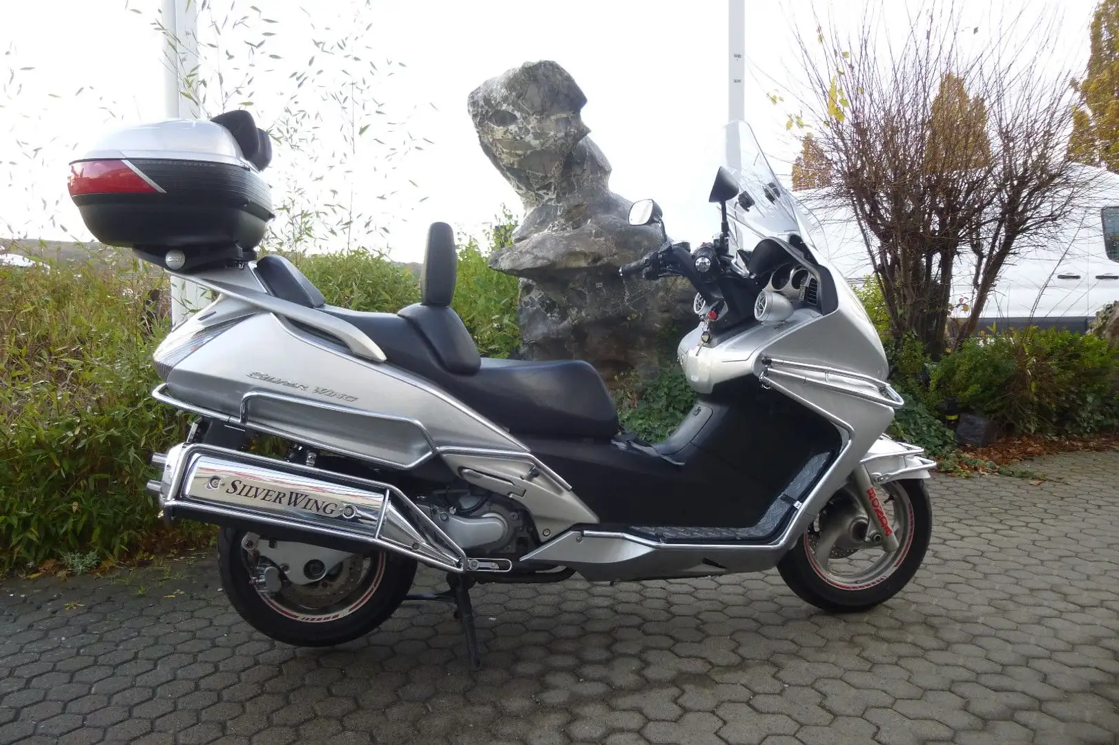 Honda Silver Wing 600 FJS Silber - 2