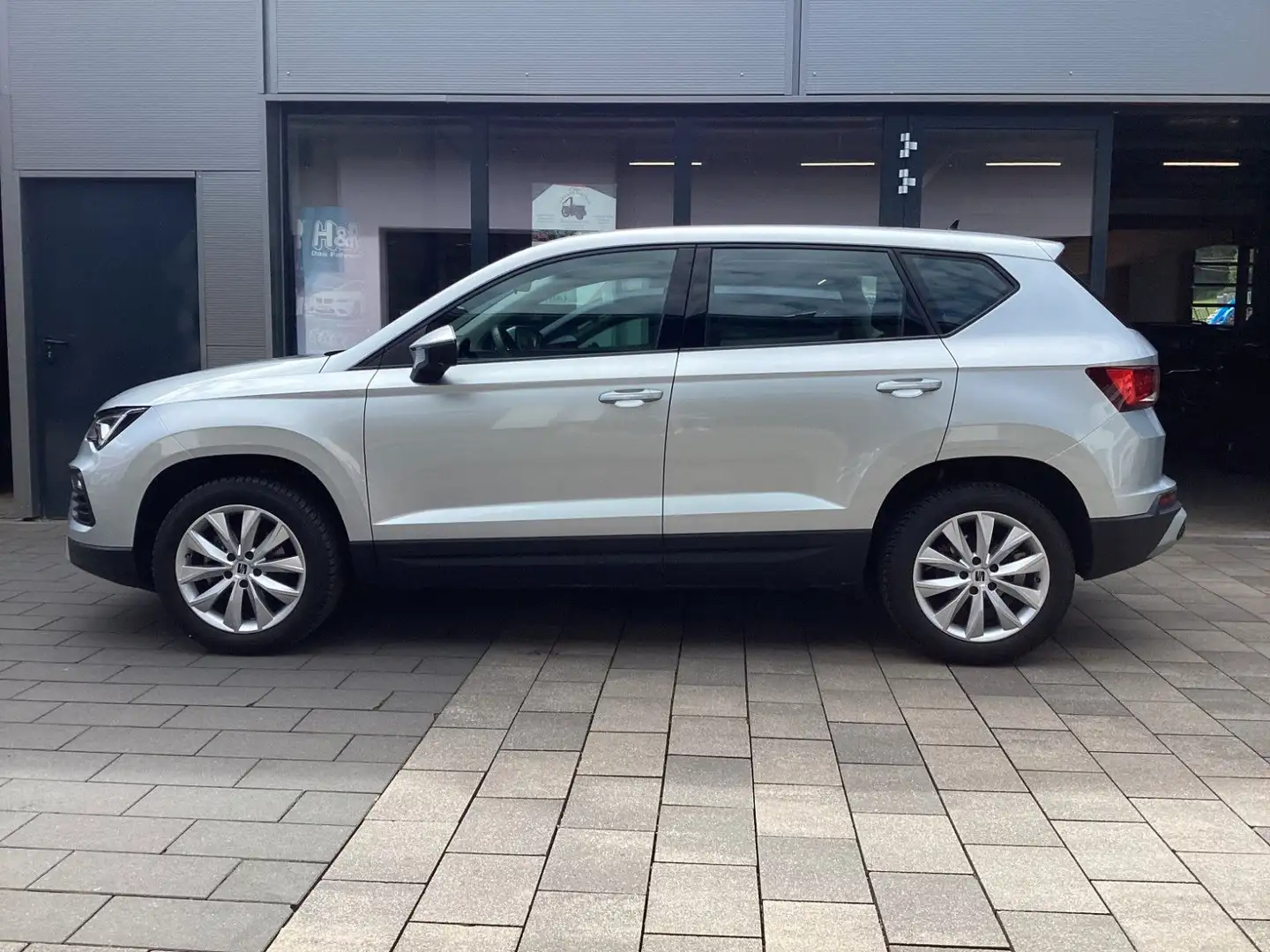 SEAT Ateca 1,5 TSI Style LED+Navi+AHK+ALU Silber - 1