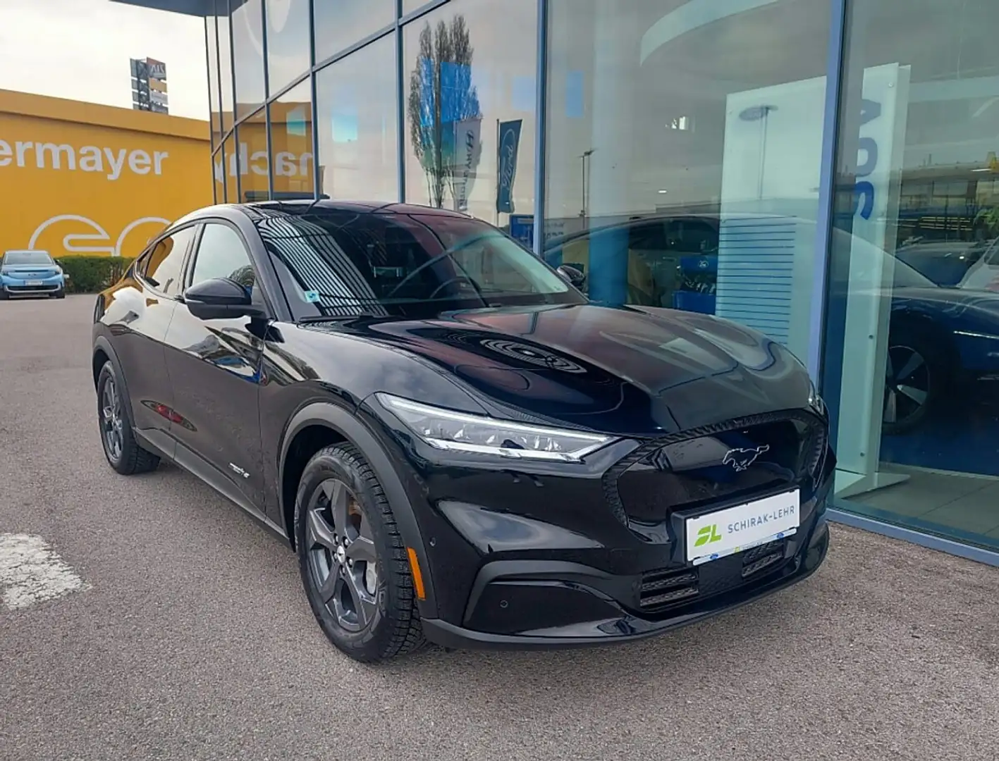 Ford Mustang Mach-E Elektro Standard Range Schwarz - 1