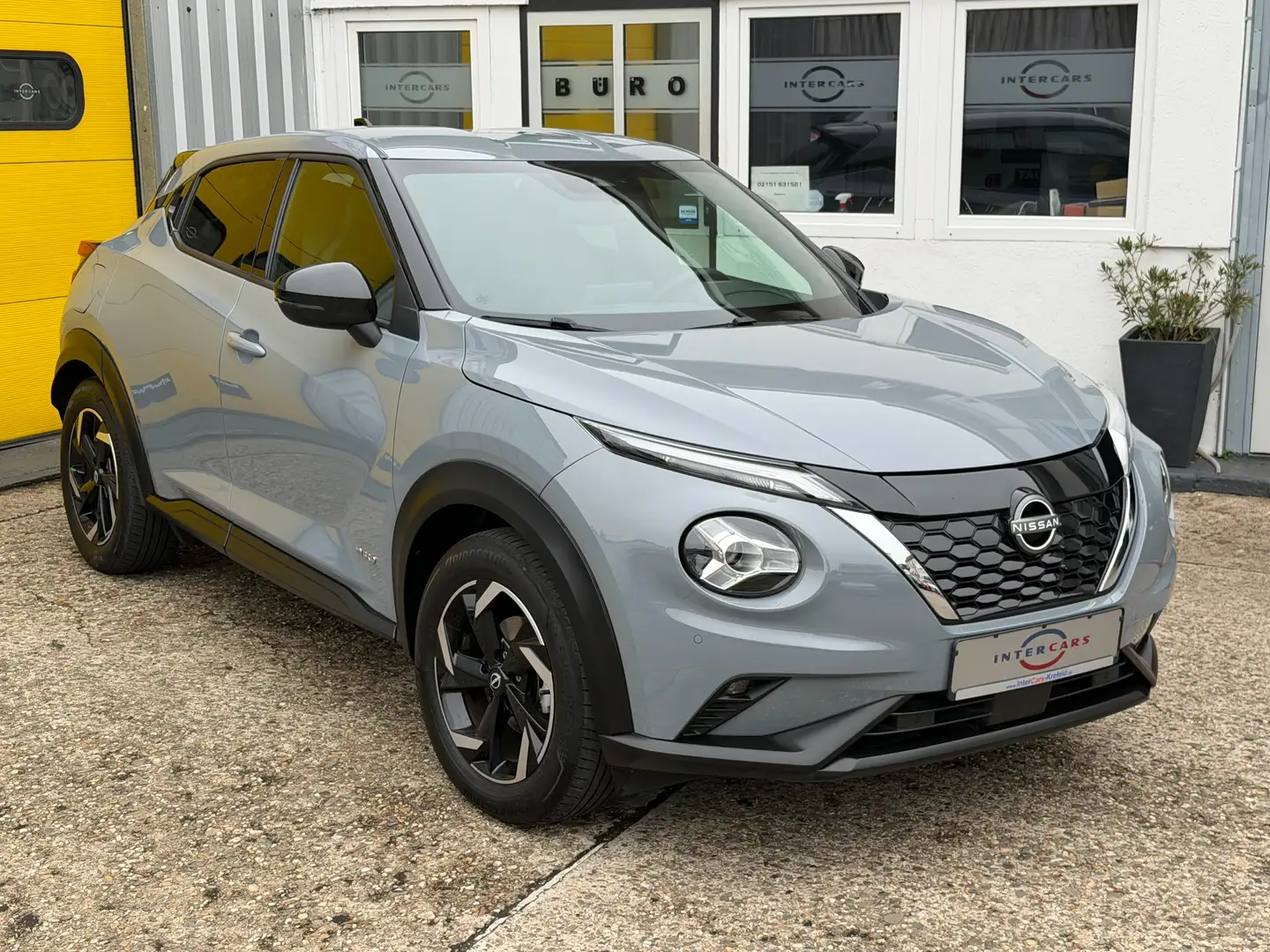 Nissan Juke Hybrid N-Connecta aus 1.Hand HU Neu Gris - 2