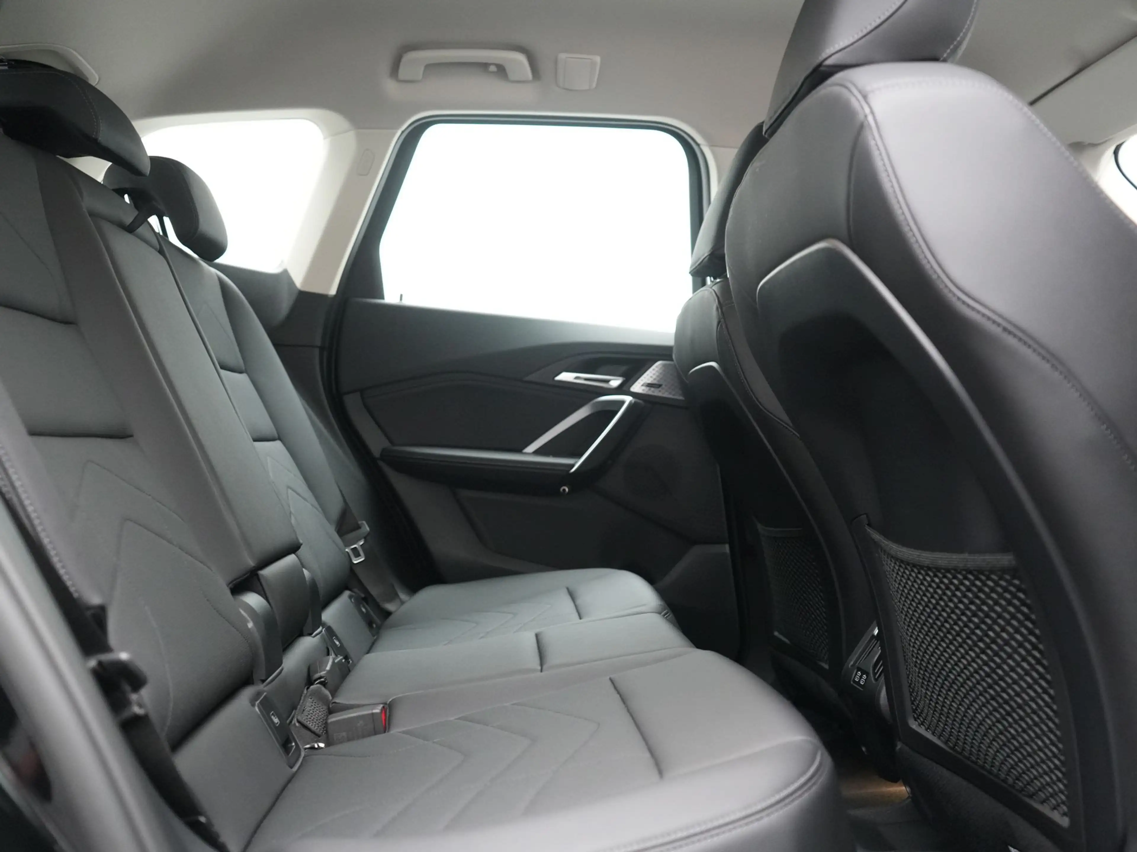 BMW X1 xDrive25e PHEV 245pk Dealer O.H | Trekhaak Af Fabr — photo 6