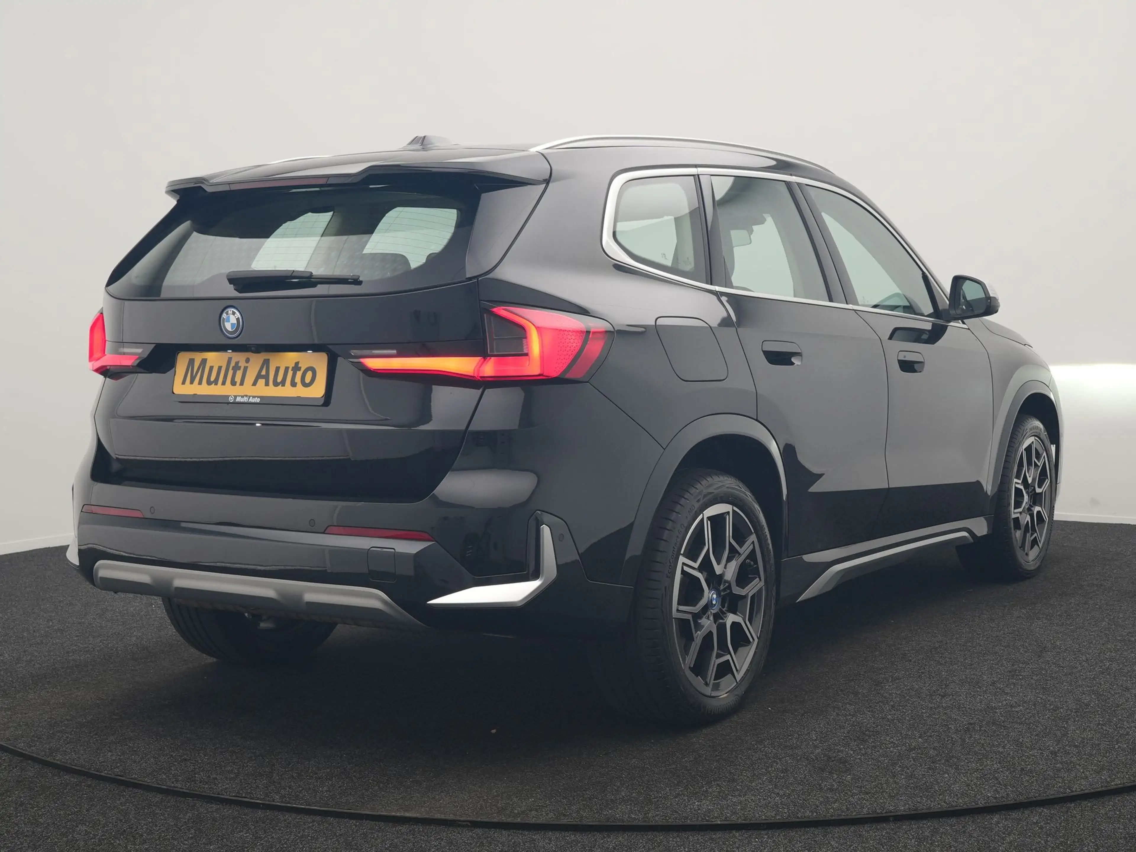 BMW X1 xDrive25e PHEV 245pk Dealer O.H | Trekhaak Af Fabr — photo 3