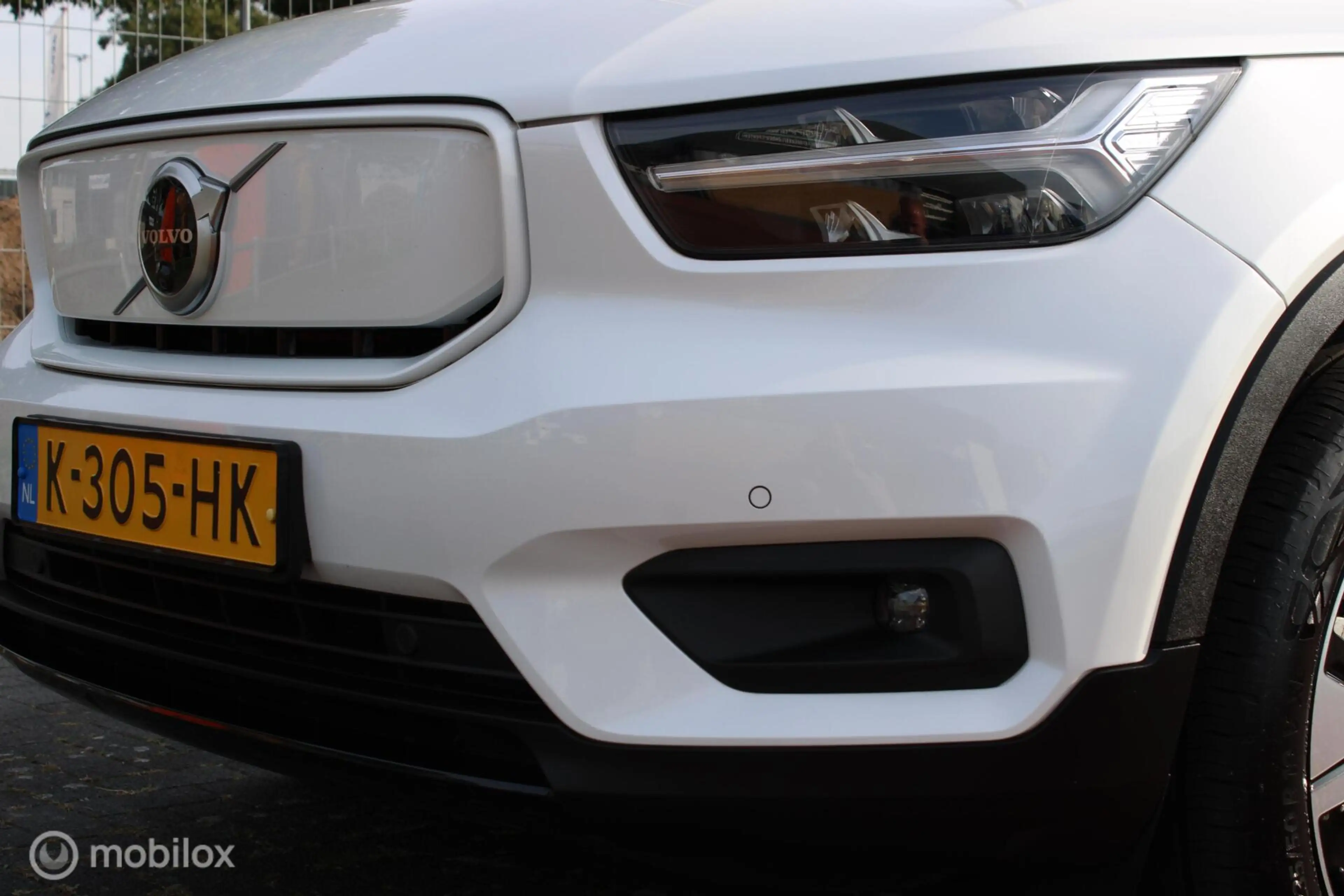 Volvo XC40 Recharge P8 409 PK AWD R-Design, Wit parelmoer, Zw — photo 9