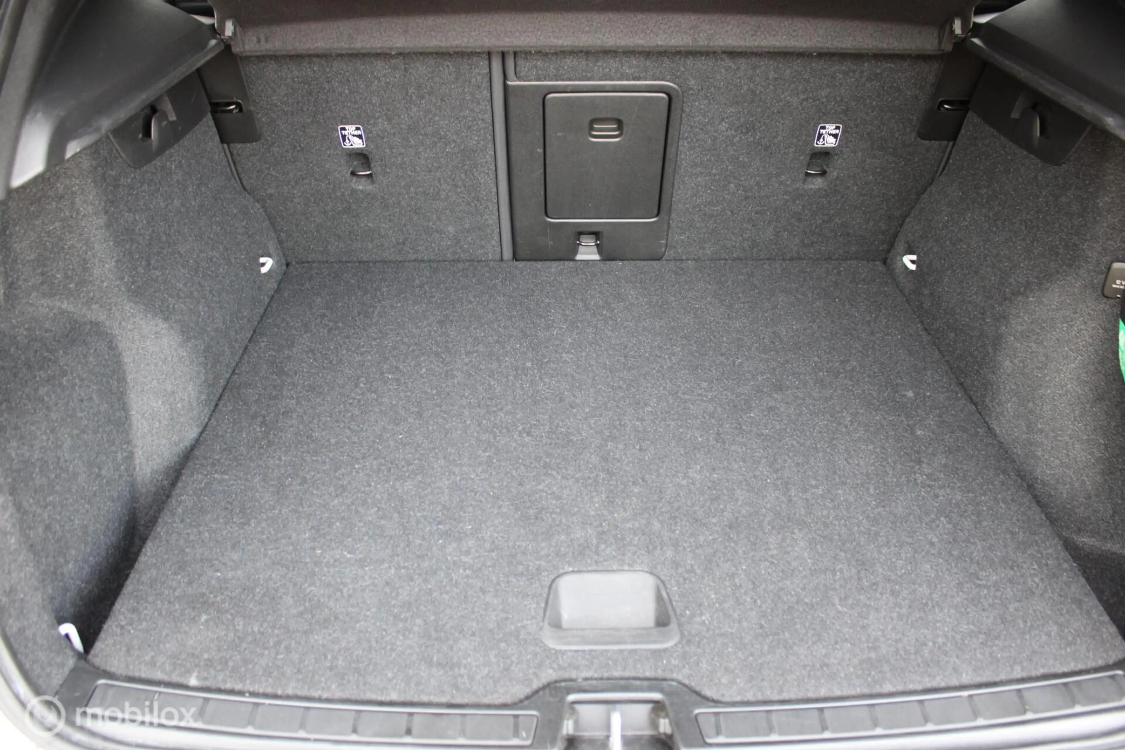 Volvo XC40 Recharge P8 409 PK AWD R-Design, Wit parelmoer, Zw — photo 28