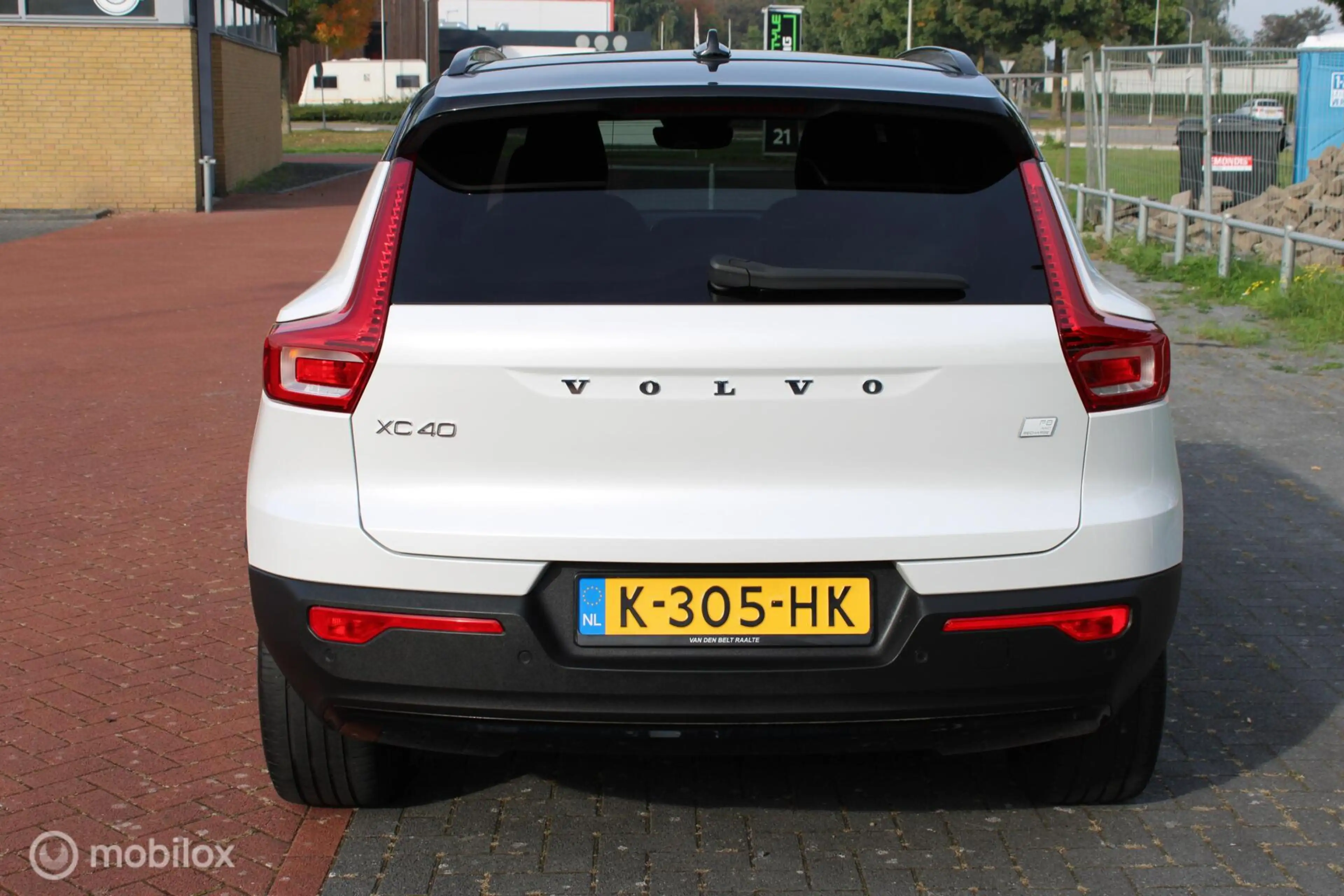 Volvo XC40 Recharge P8 409 PK AWD R-Design, Wit parelmoer, Zw — photo 11