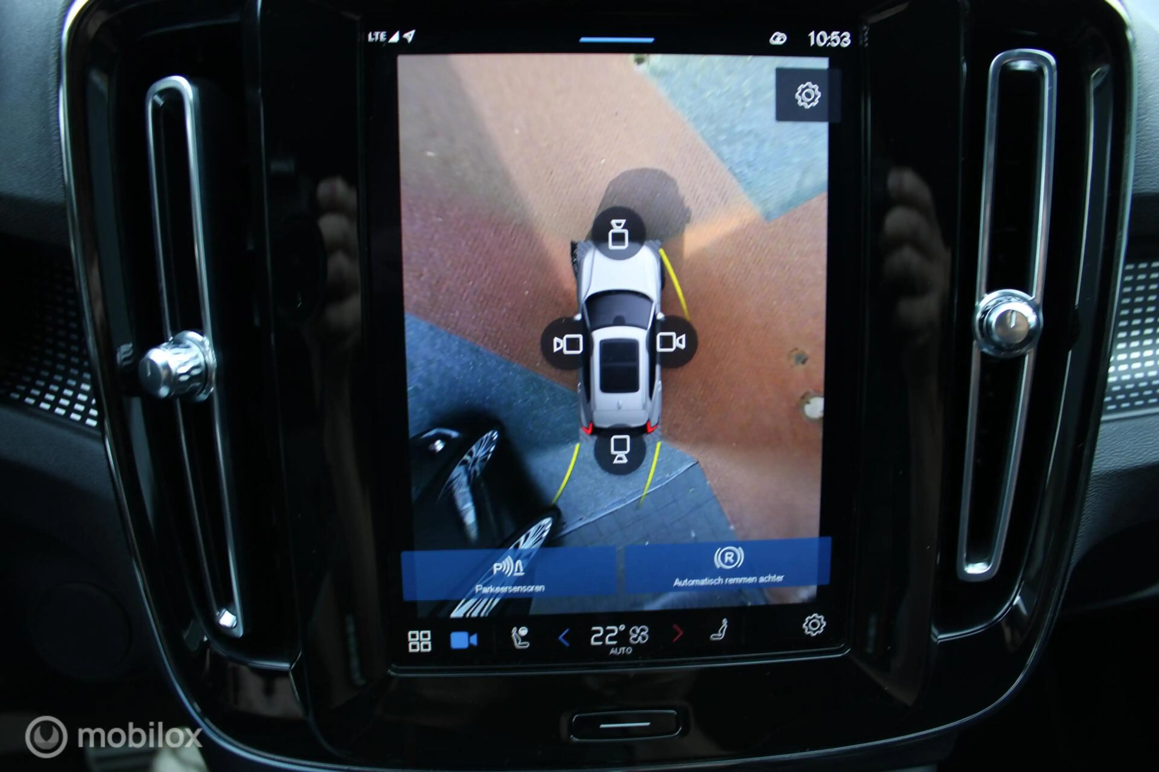 Volvo XC40 Recharge P8 409 PK AWD R-Design, Wit parelmoer, Zw — photo 16