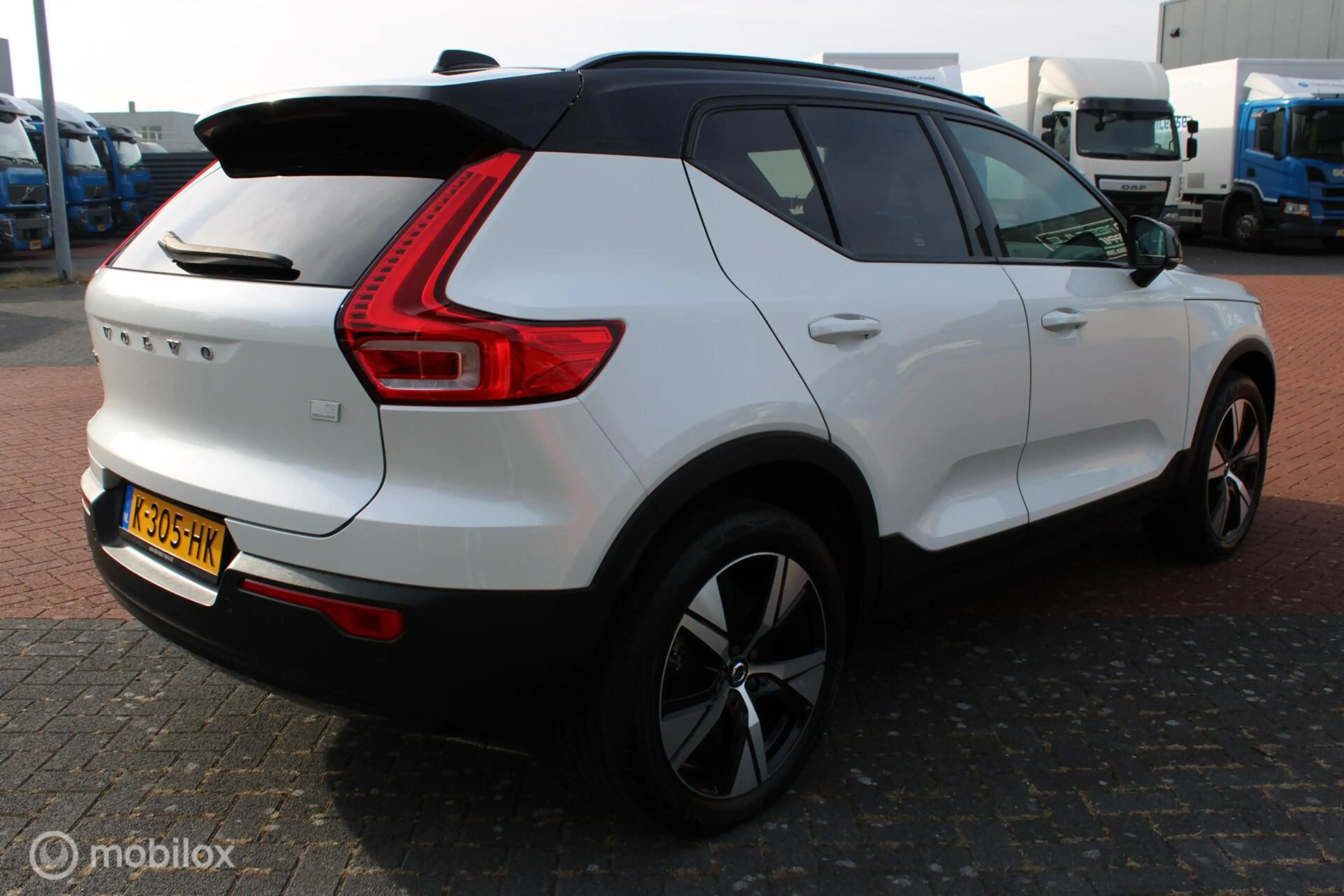 Volvo XC40 Recharge P8 409 PK AWD R-Design, Wit parelmoer, Zw — photo 7