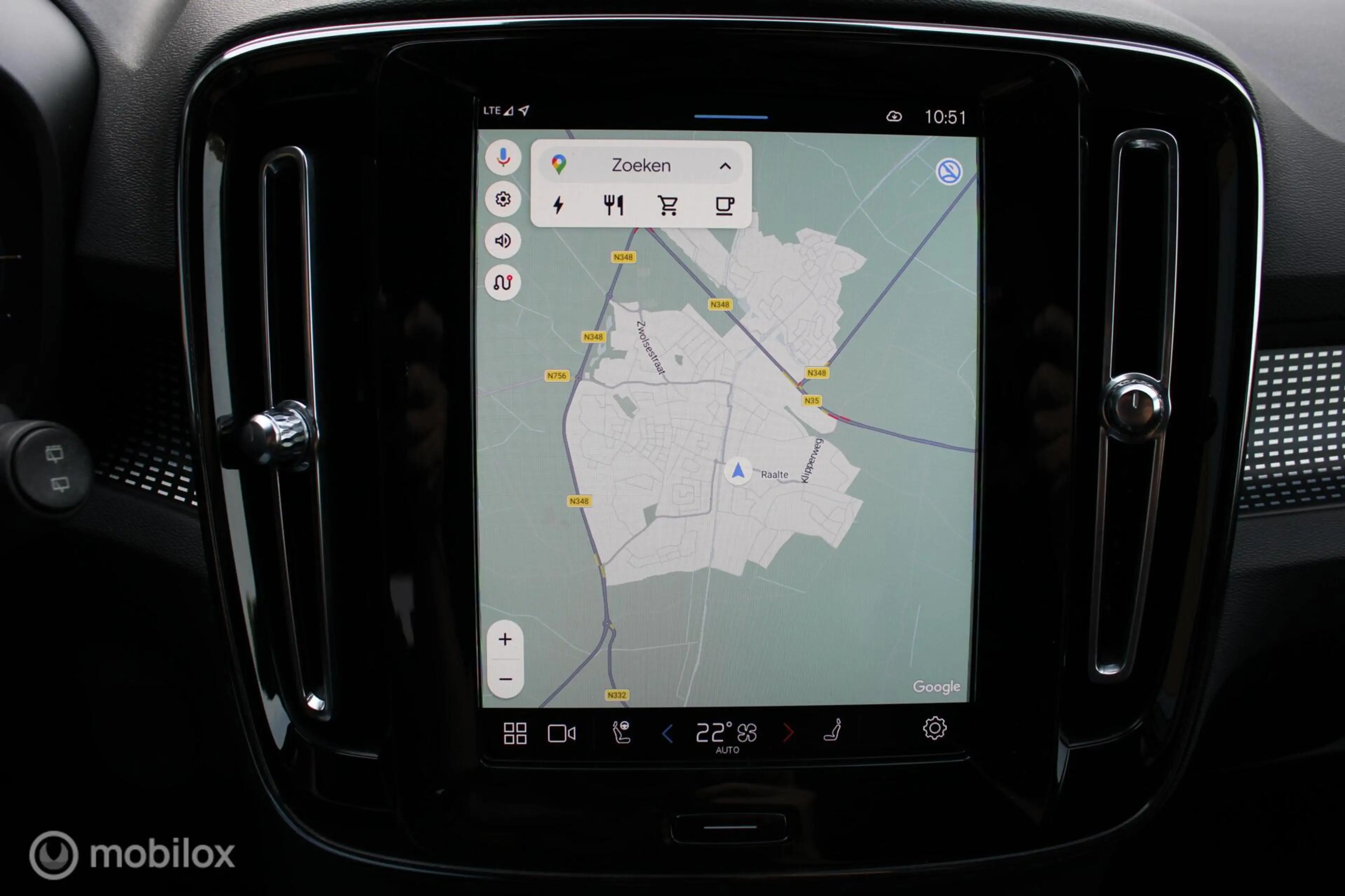 Volvo XC40 Recharge P8 409 PK AWD R-Design, Wit parelmoer, Zw — photo 18