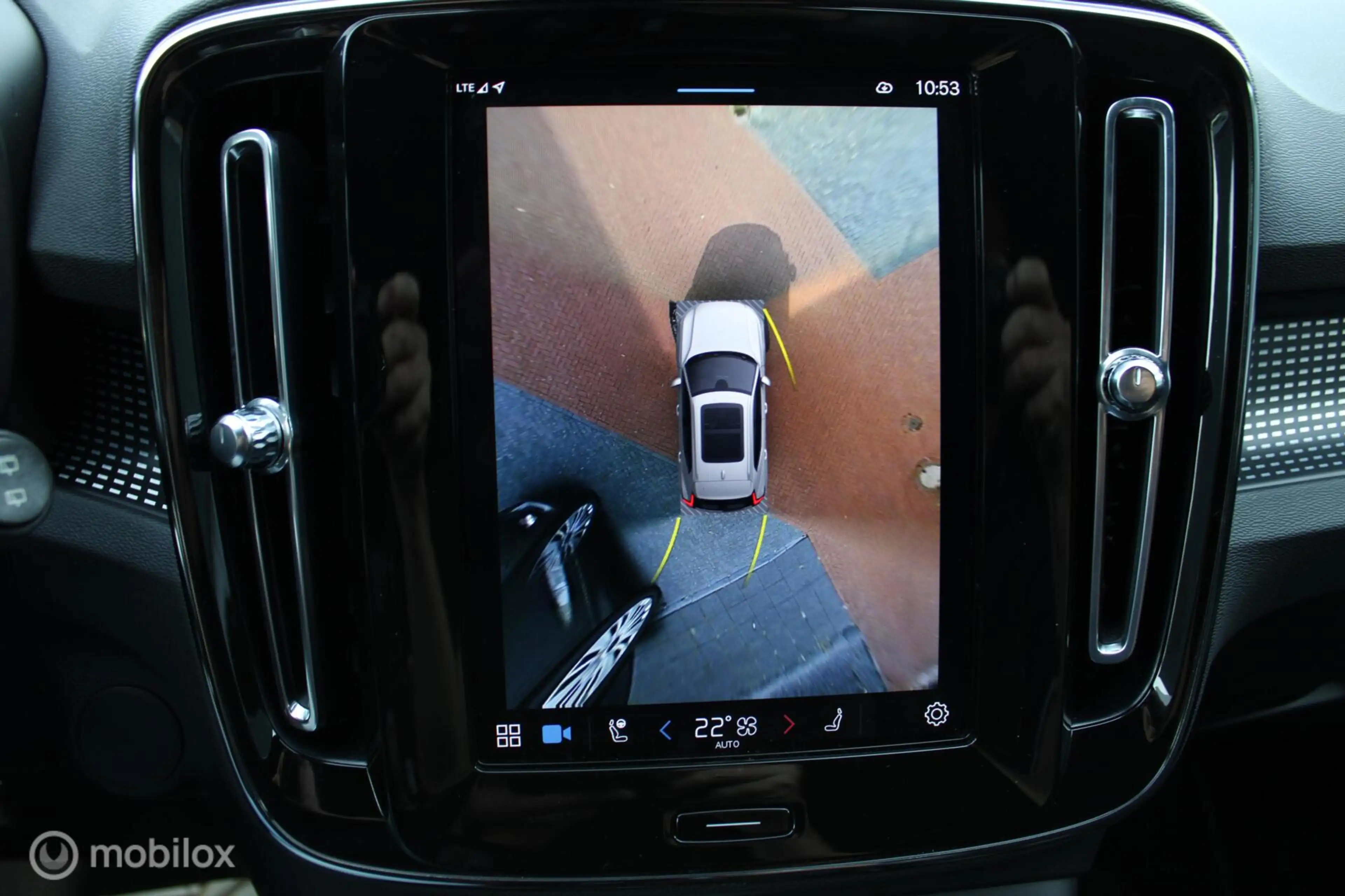 Volvo XC40 Recharge P8 409 PK AWD R-Design, Wit parelmoer, Zw — photo 26