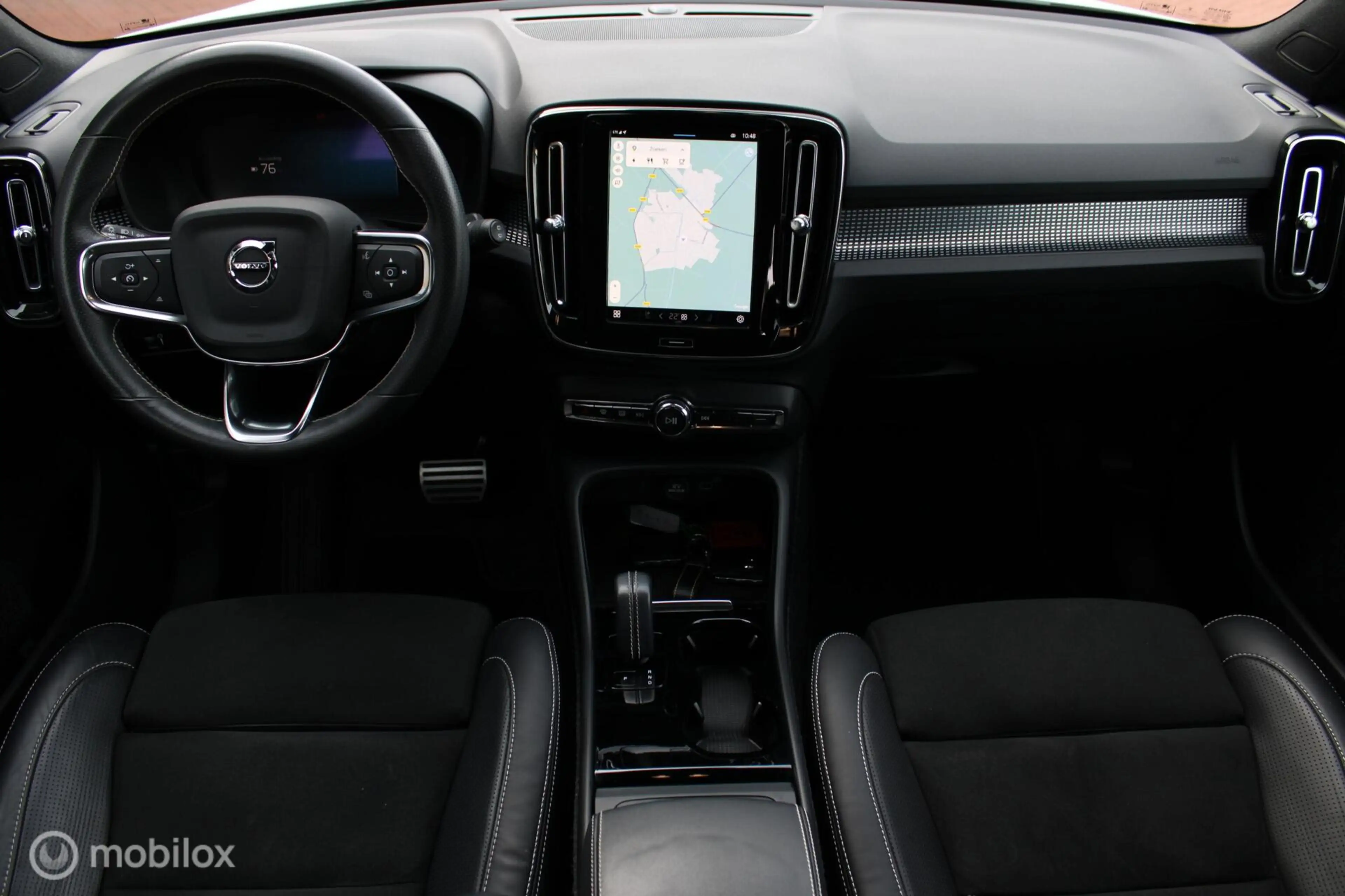 Volvo XC40 Recharge P8 409 PK AWD R-Design, Wit parelmoer, Zw — photo 4
