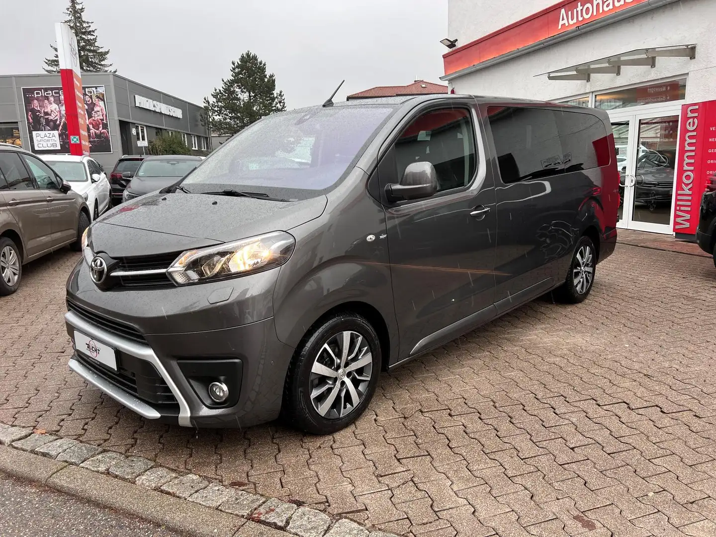 Toyota Proace Verso 2.0 L2 Shuttle Comfort 9-Sitzer Navi SHZ Kam Grau - 2