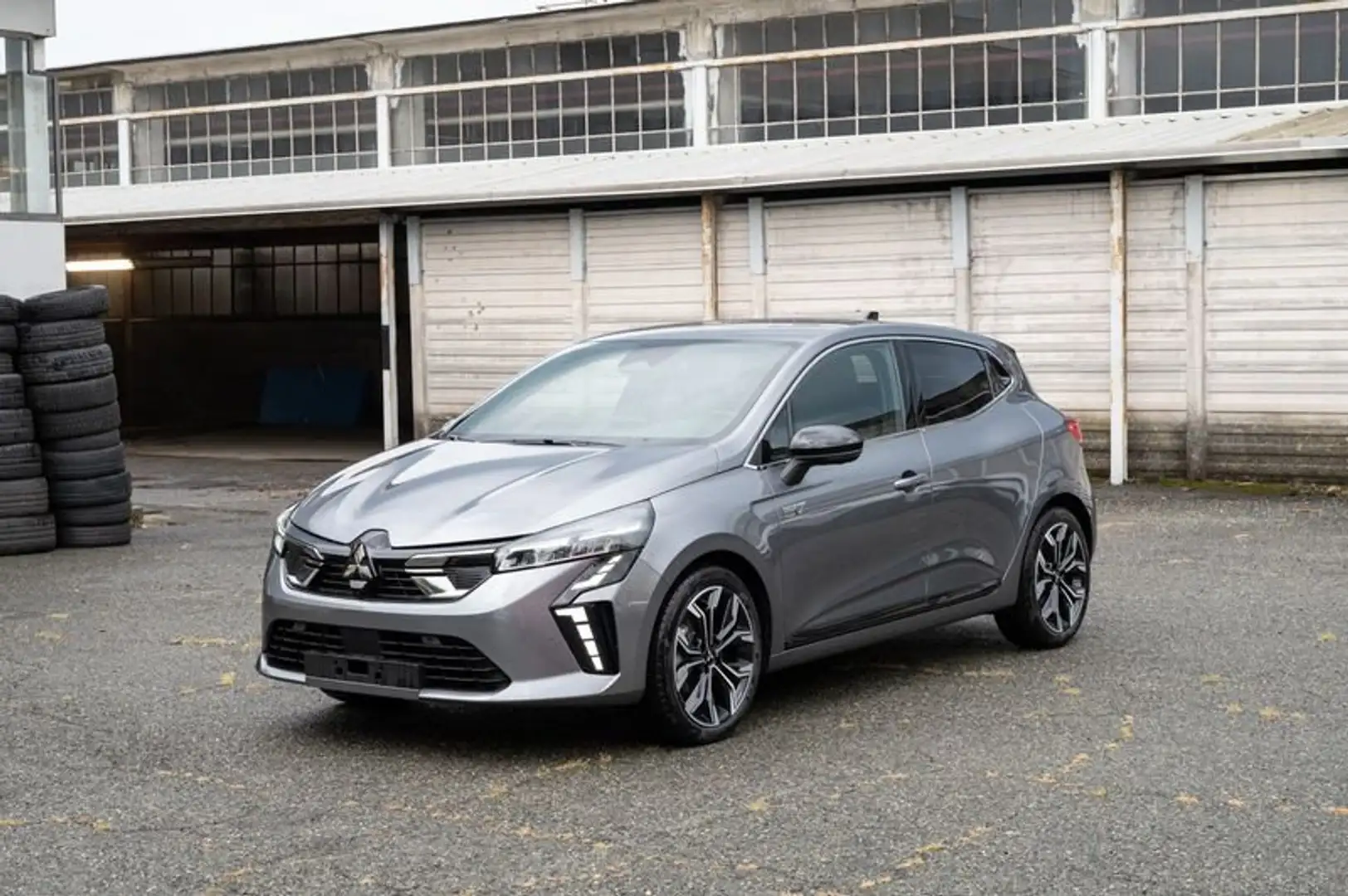 Mitsubishi Colt 1.6L Full Hybrid Instyle Grigio - 1