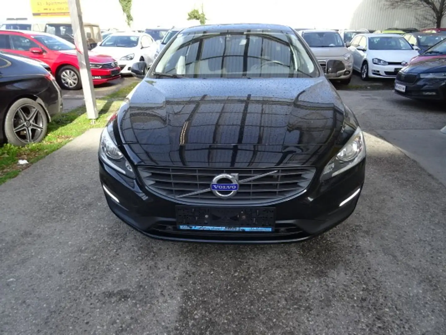 Volvo V60 D2 Kinetic Geartronic Zwart - 1