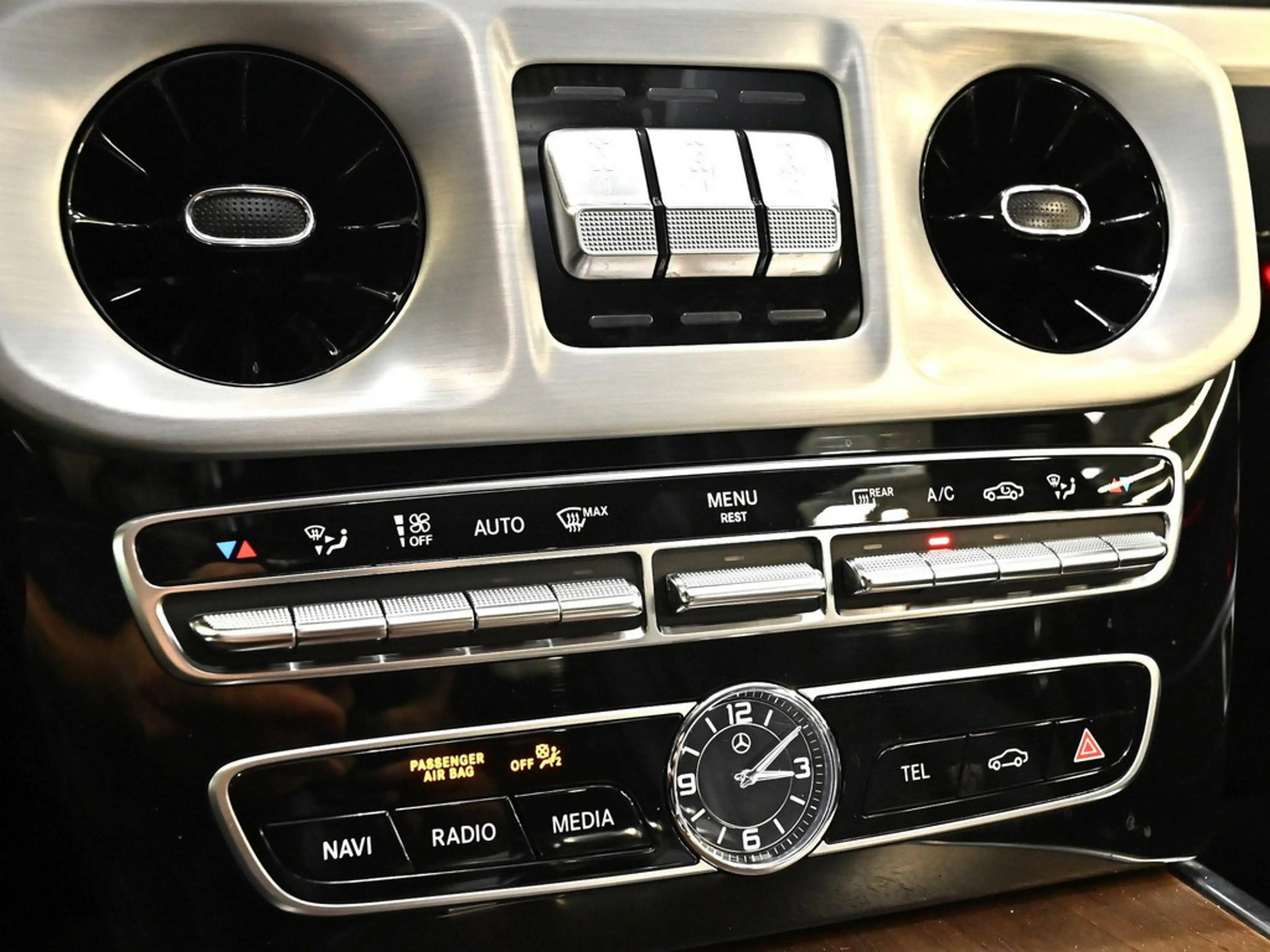 Mercedes-Benz G 350 d AHK SHD MULTIB. LED 360° NAVI KAMERA — photo 14