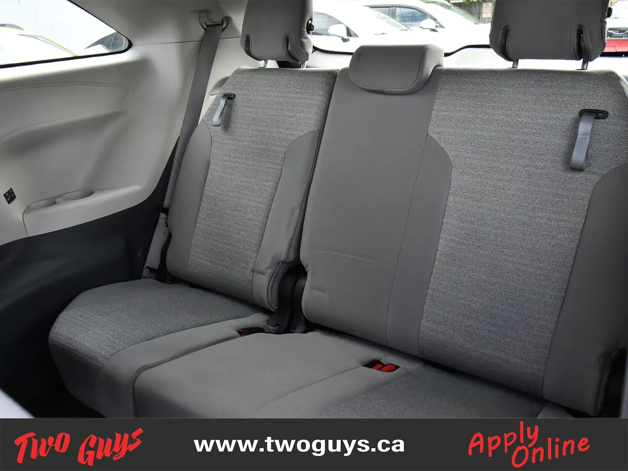 Toyota Sienna снимка Toyota Sienna