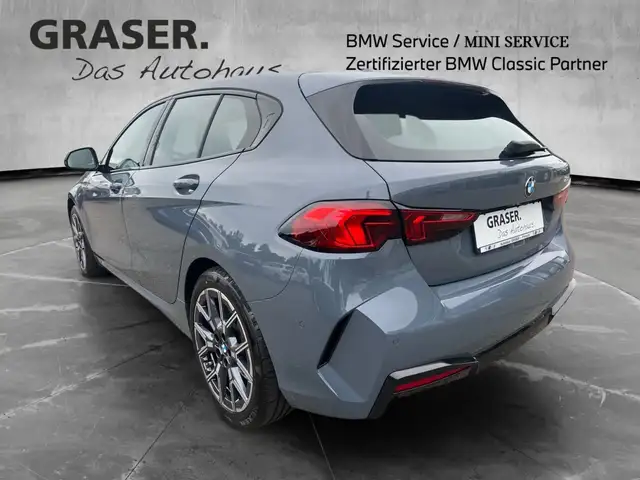 BMW 1 Series view 4