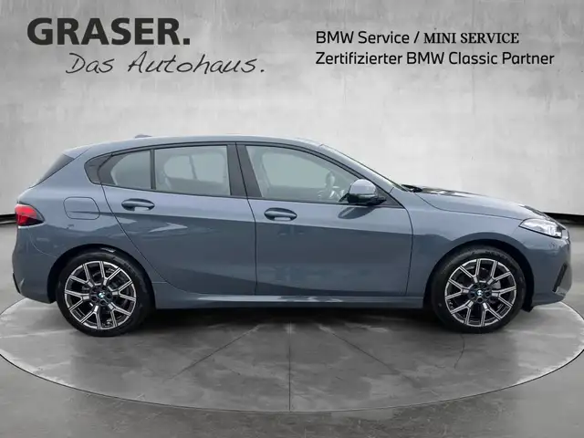 BMW 1 Series view 8