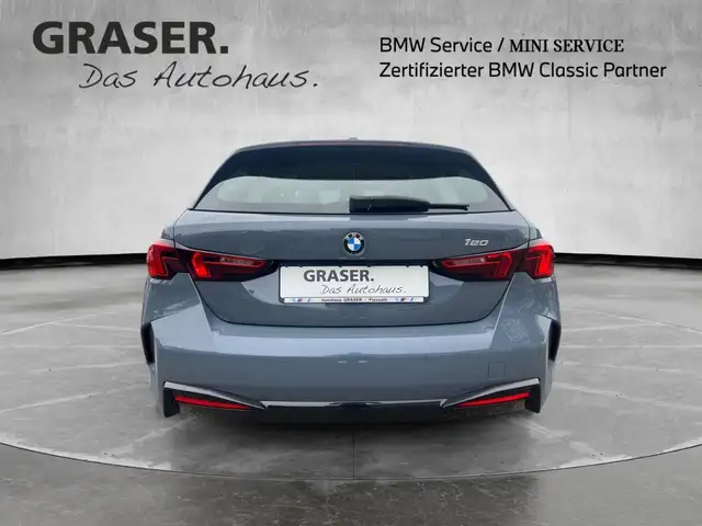 BMW 1 Series view 6