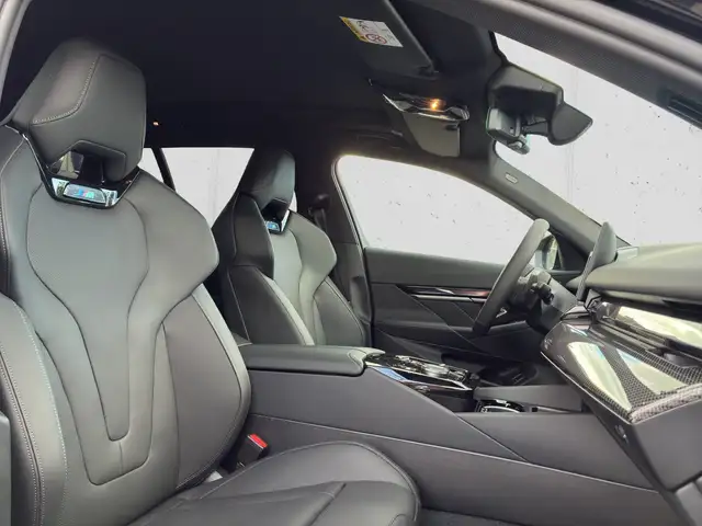 BMW 5 Series view 15