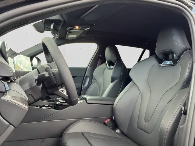 BMW 5 Series view 8