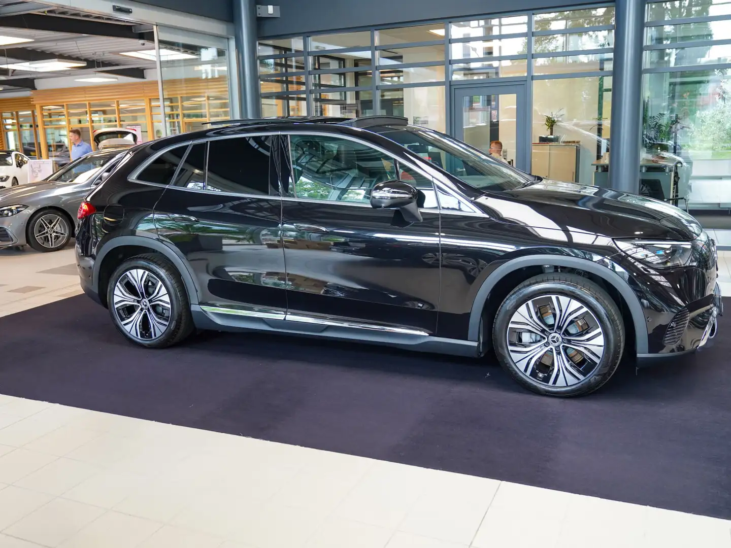 Mercedes-Benz EQE SUV EQE SUV 350+ Electric Art Burmester Pano KEYLESS Schwarz - 2