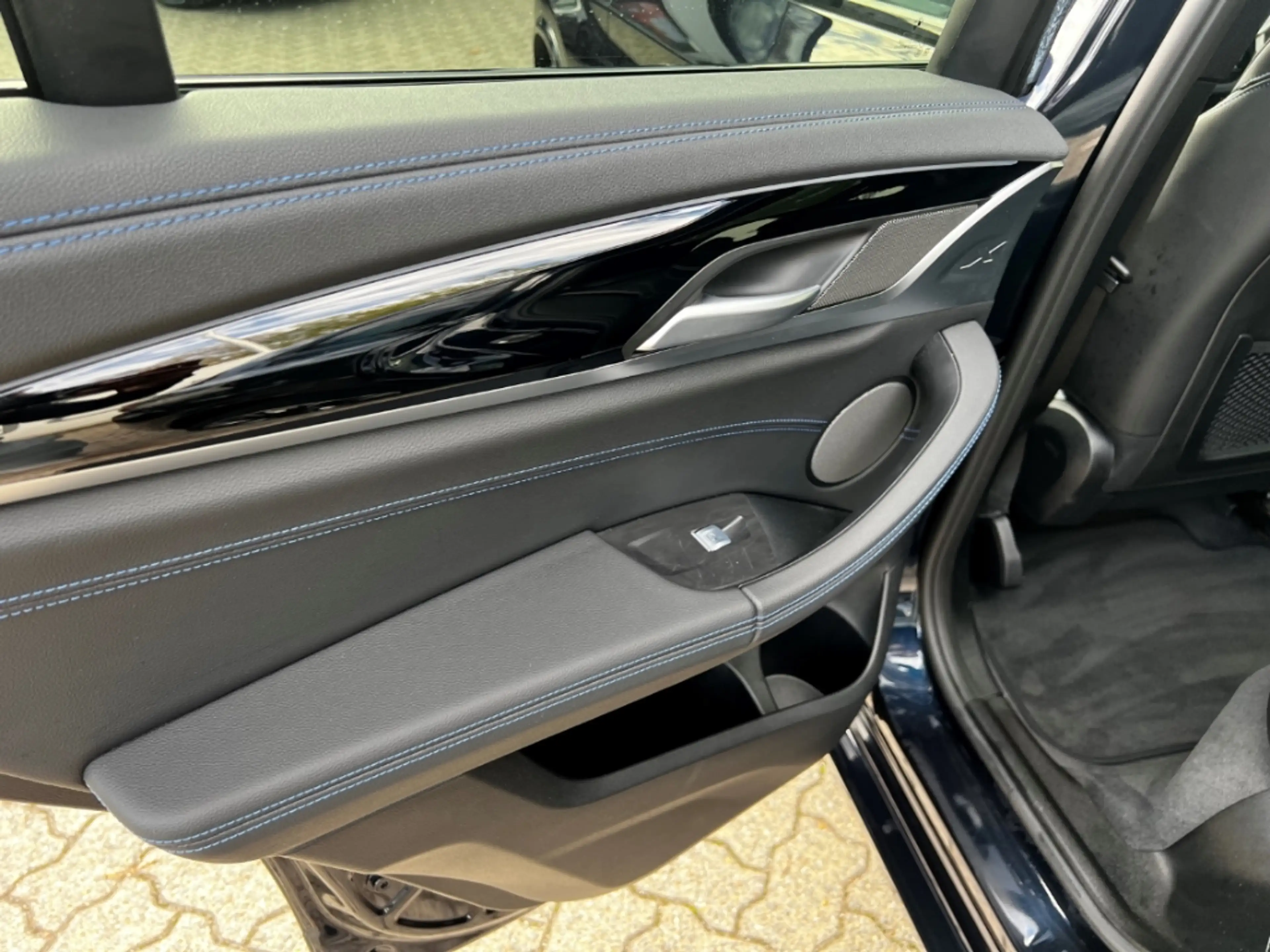 BMW iX3 Sportpaket HUD AD AHK-klappbar El. Fondsitzverst. — photo 12