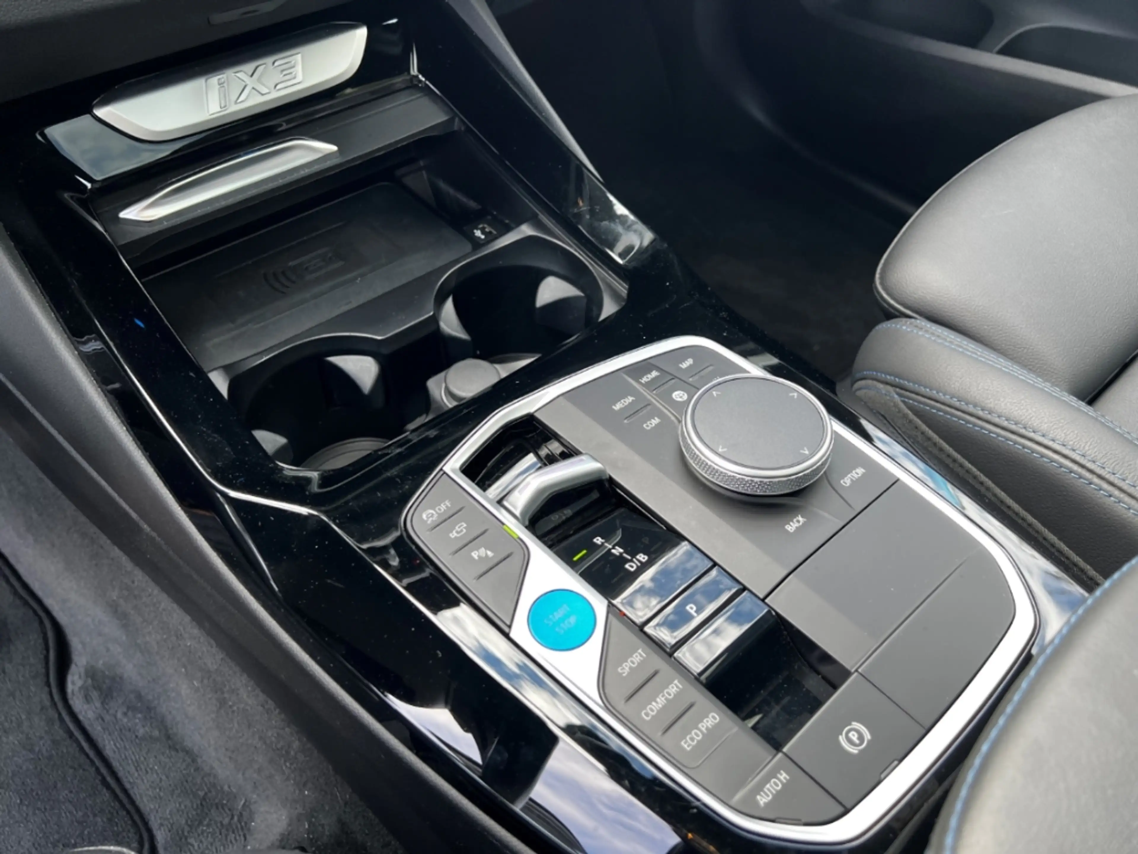BMW iX3 Sportpaket HUD AD AHK-klappbar El. Fondsitzverst. — photo 10